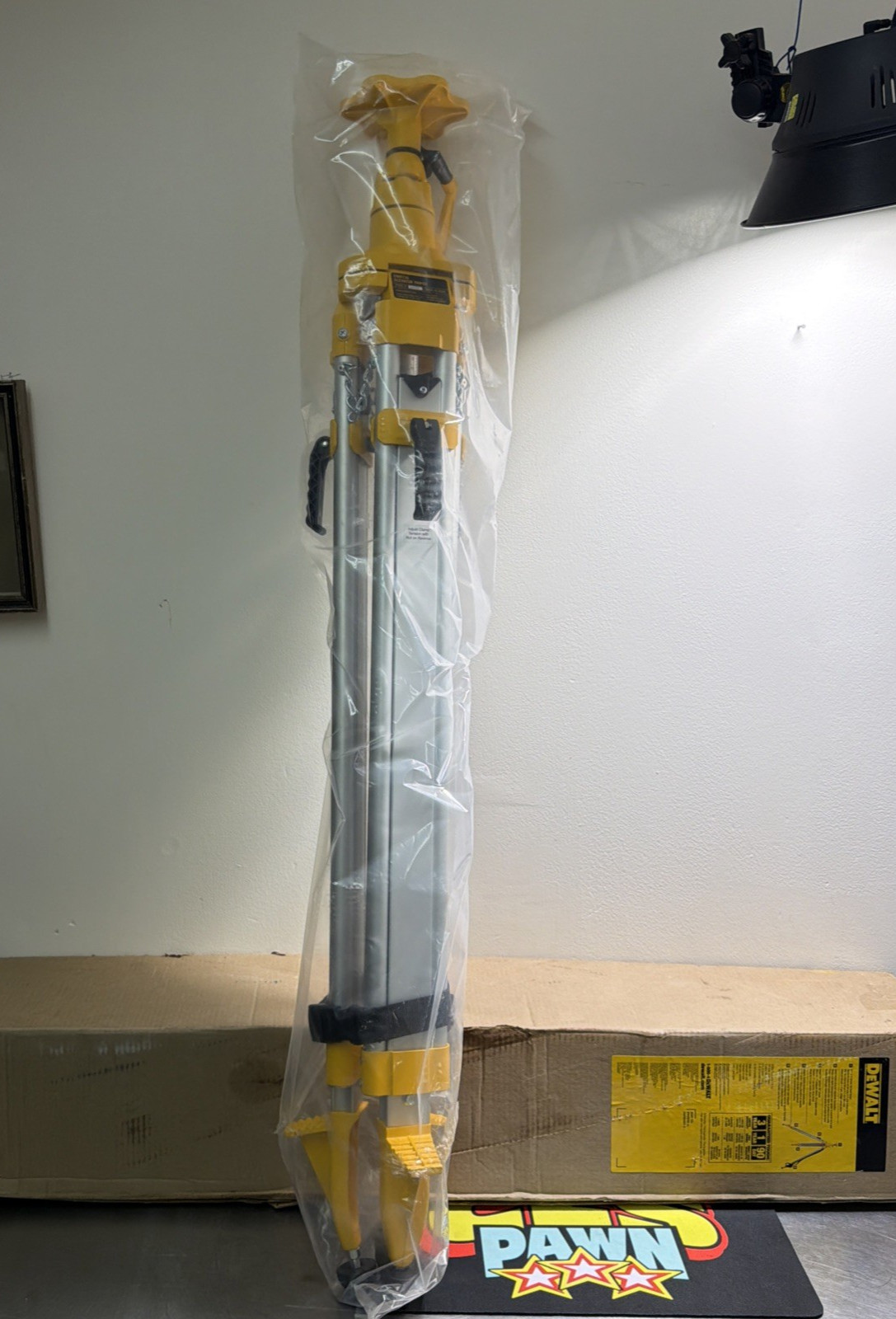 Dewalt DW0735 , 5/8 In. Elevated Construction Tripod Type 2 , New Open Box