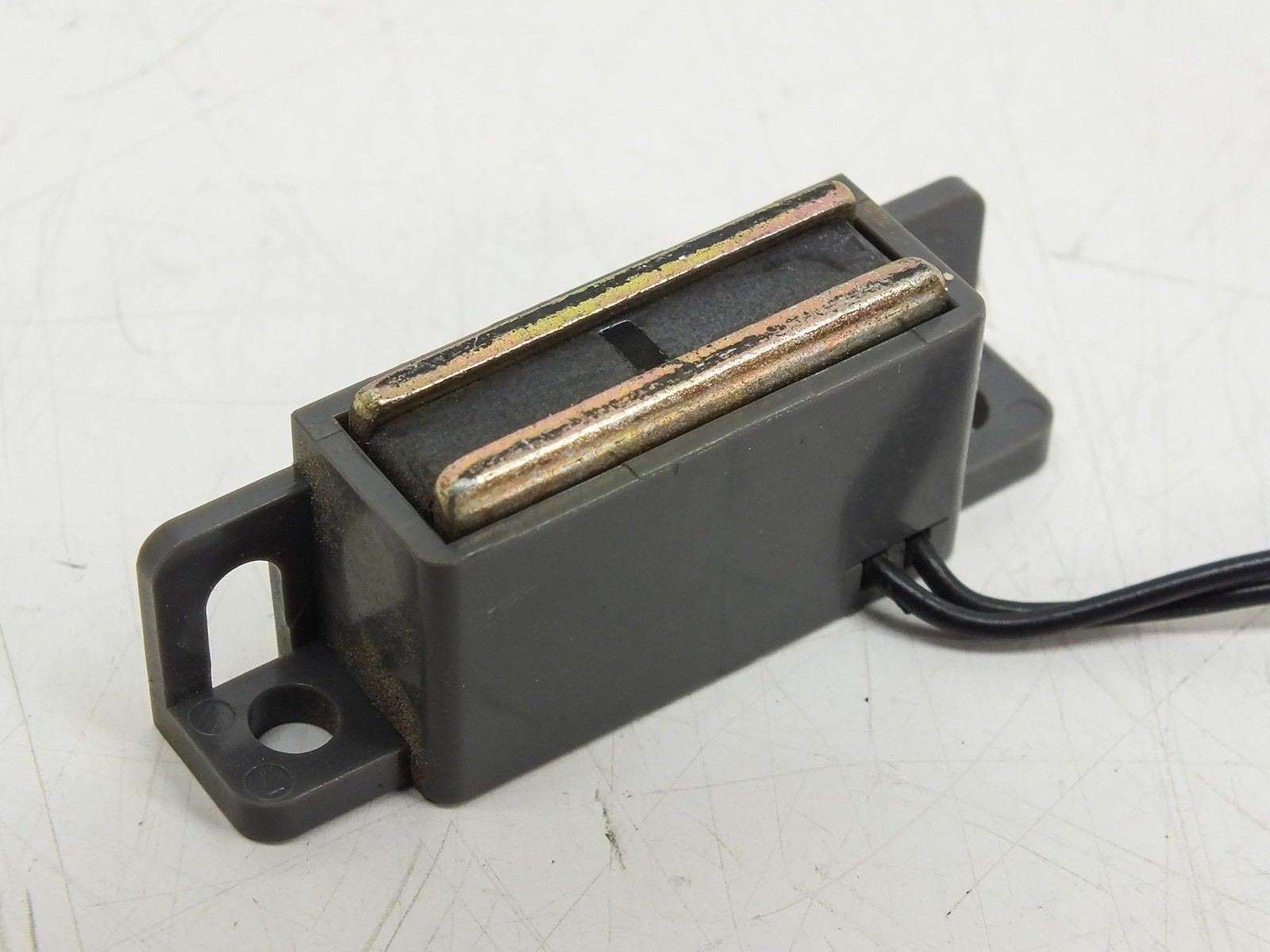 Unbranded Magnetic Proximity Sensor Reed Switch w/ Mounting Bracket Long Cable