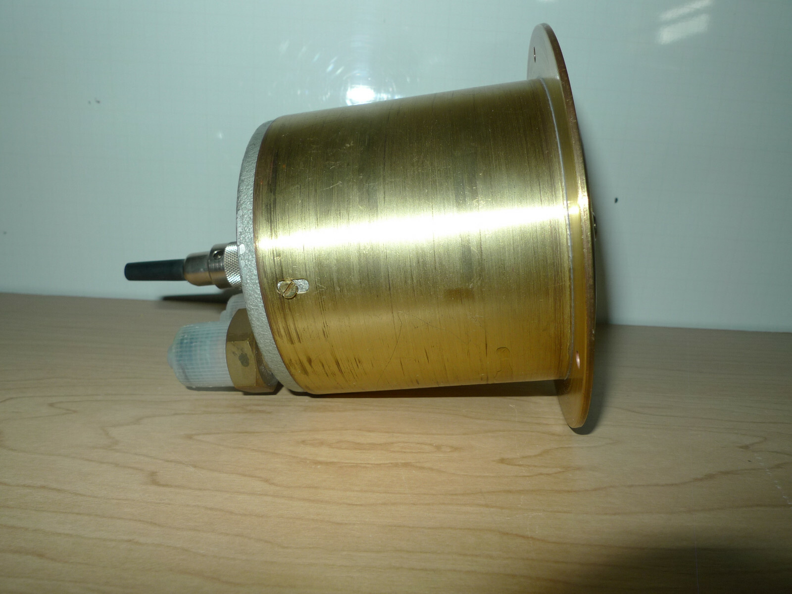 De Wit Brass Pressure Gauge with Limit Switch Spanning Tot 380 Volt -10W ~18 VA