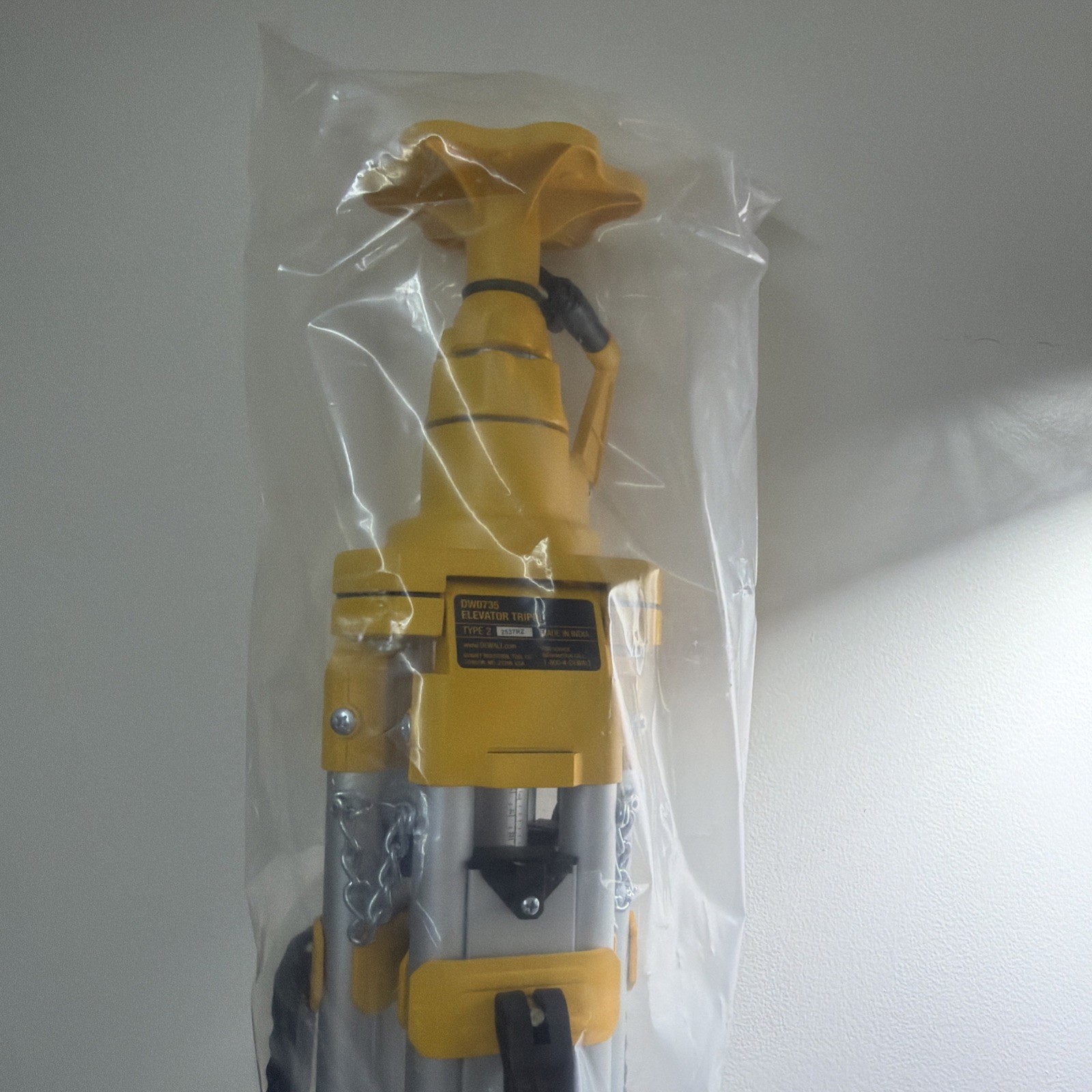 Dewalt DW0735 , 5/8 In. Elevated Construction Tripod Type 2 , New Open Box