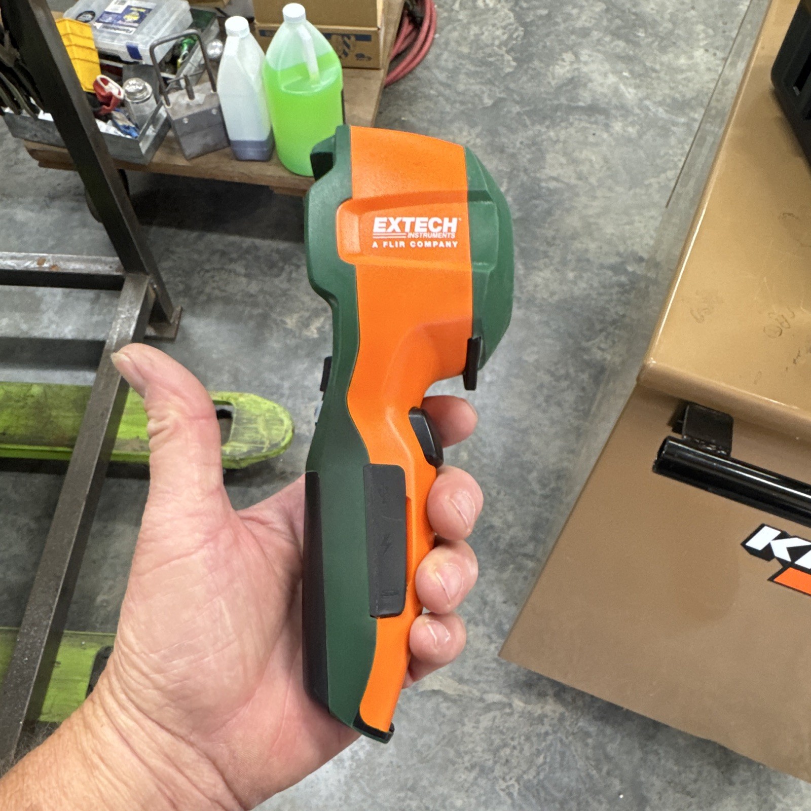 Extech i5 Handheld Thermal Camera -4 to 482°F 100×100 IR 320×240 Case