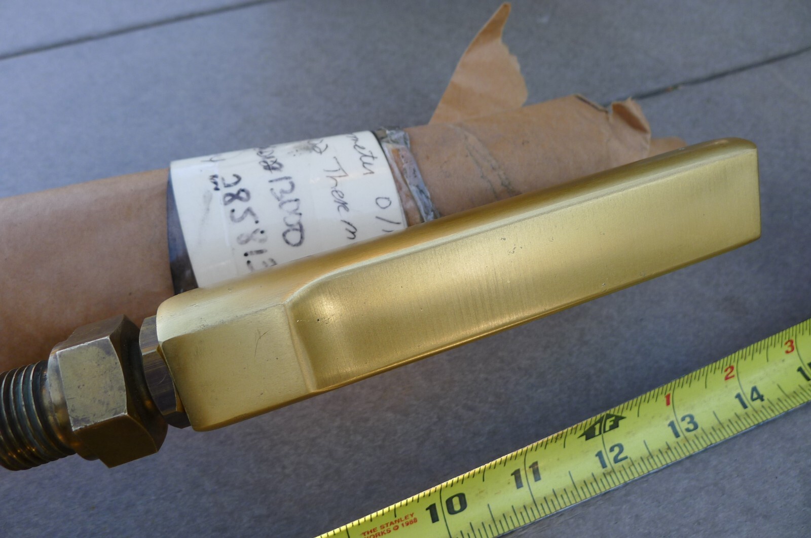 VTG GE 4002 BRASS THERMOMETER, 0-120C. 8″ STEM, 1/2″ NPT, NOS
