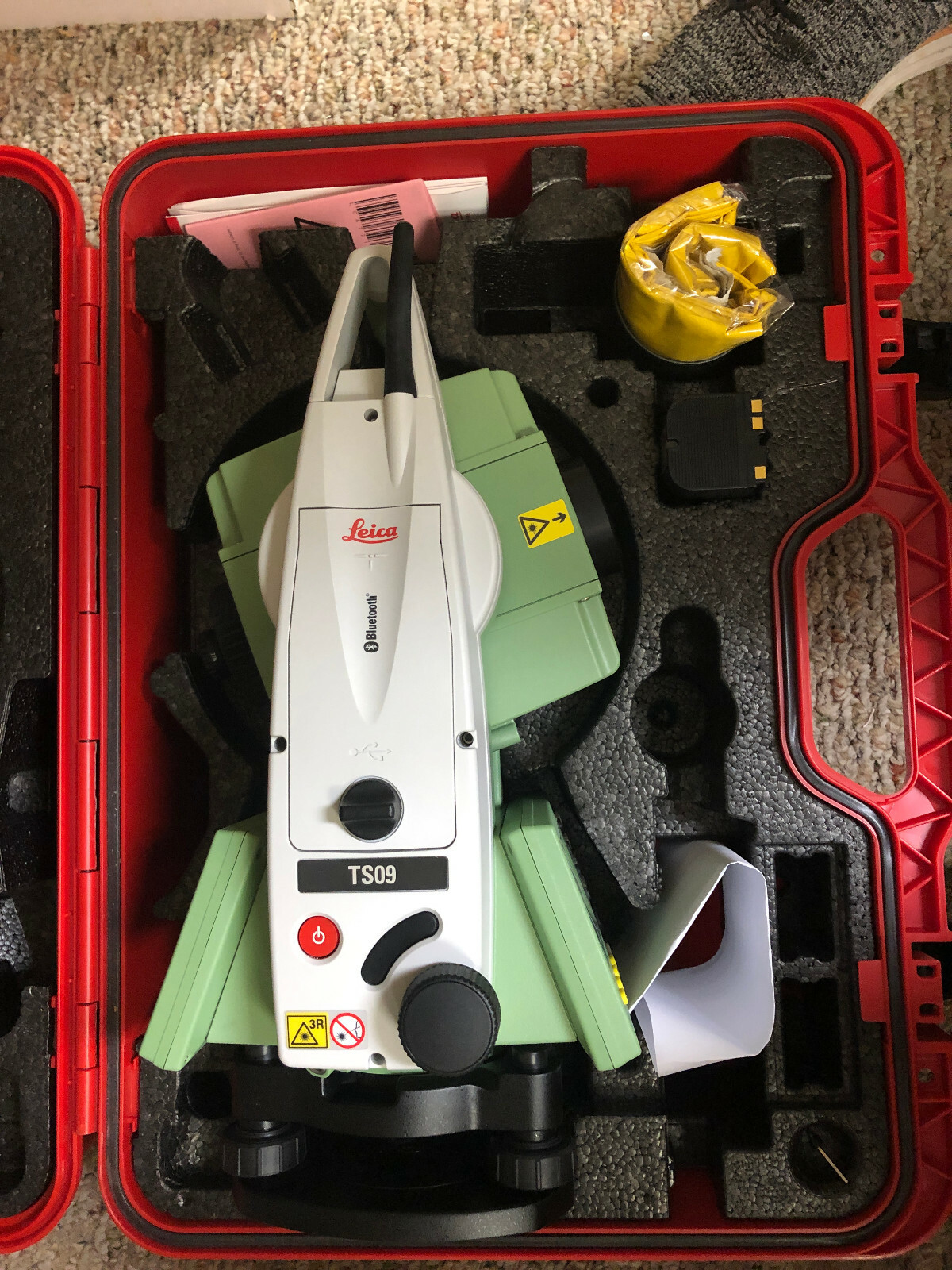 BRAND NEW LEICA TS09 R400 3″ TOTAL STATION FOR SURVEYING ONE YEAR WARRANTY
