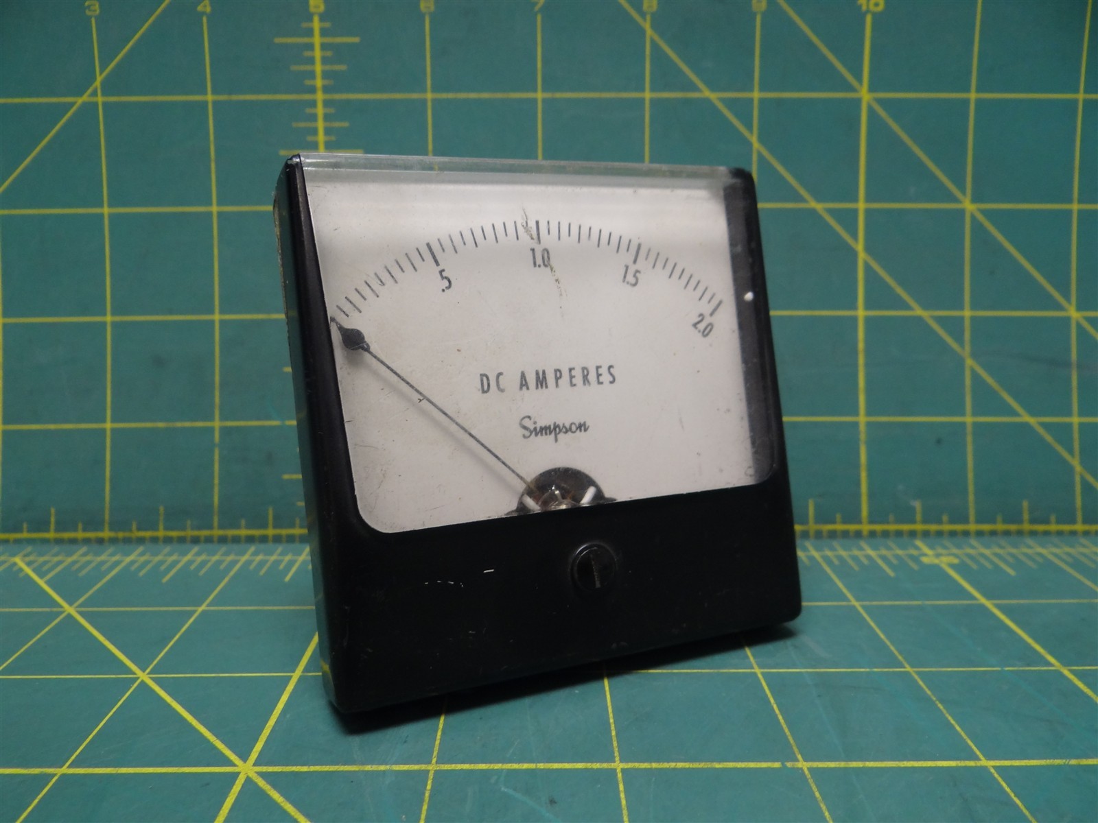 Simpson Electric Company 0-2.0 DC Amperes Panel Meter Rectangular Rounded Edges