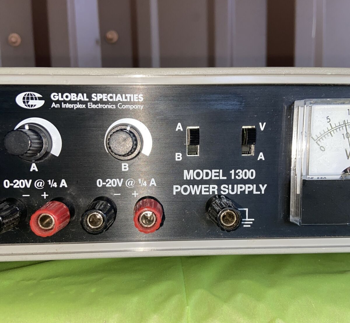 Global Specialities Model 1300 Power Supply 5V@1A 0-20V@1/4A