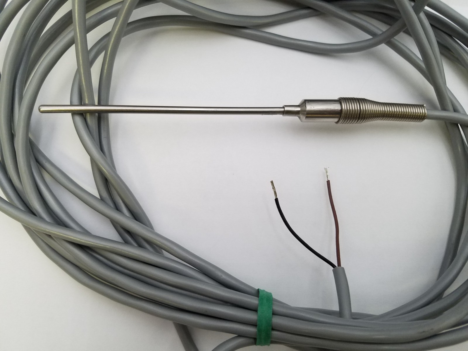 Lot of 10-2 wire Sensor Probes- 4″ probe, 20′ wire. (31D1-1740BK-Unbranded)