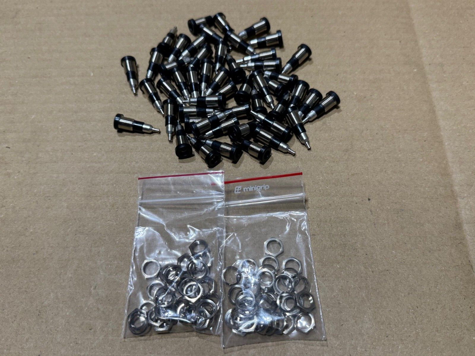 Lot of 50 STAUBLI LB-I4R Insulator, ø4 mm Socket With Metal Screw ,Black, New