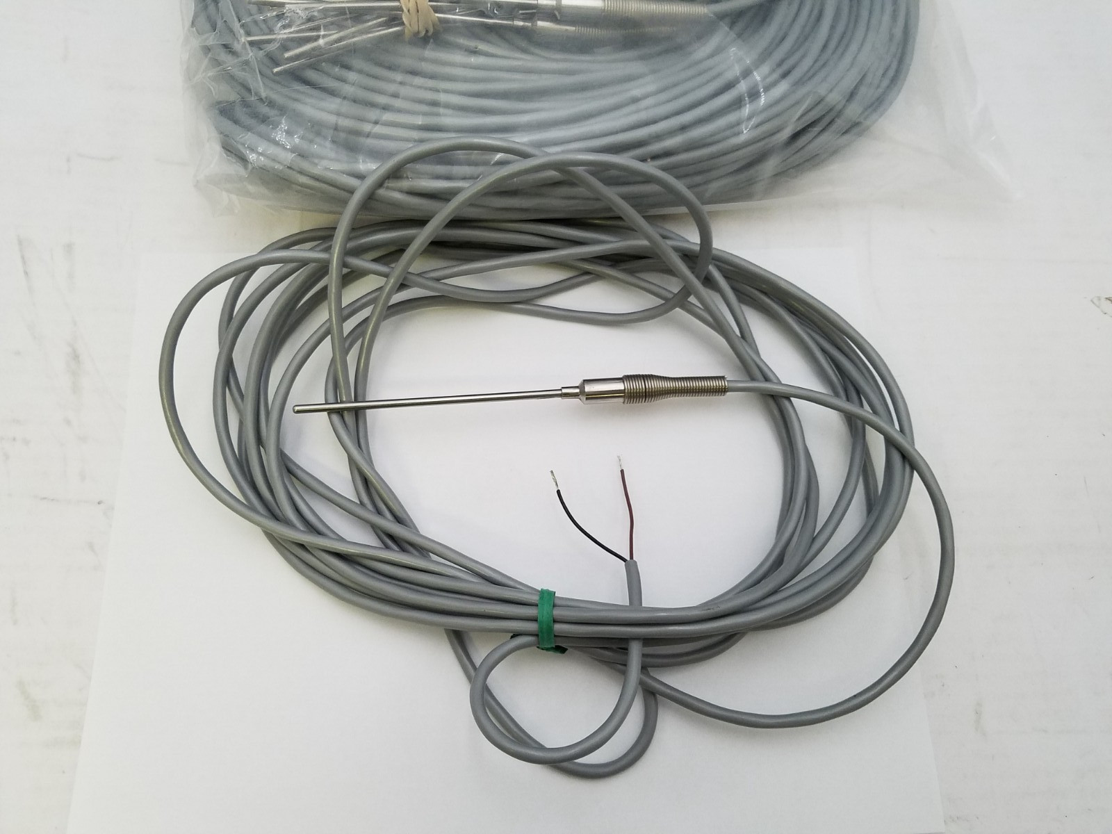 Lot of 10-2 wire Sensor Probes- 4″ probe, 20′ wire. (31D1-1740BK-Unbranded)