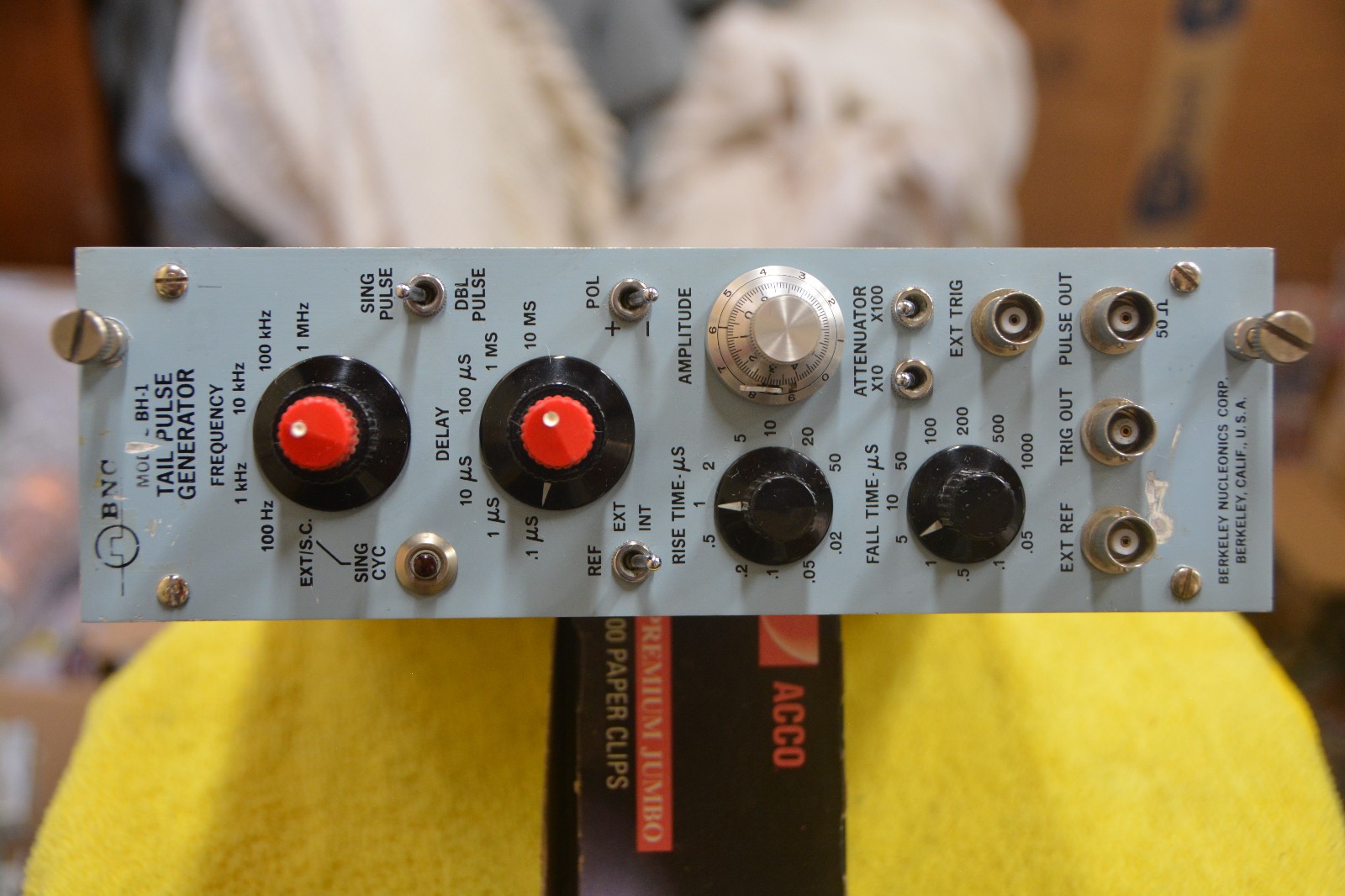 BERKELEY NUCLEONICS BNC BH-1 TAIL PULSE GENERATOR, TESTED