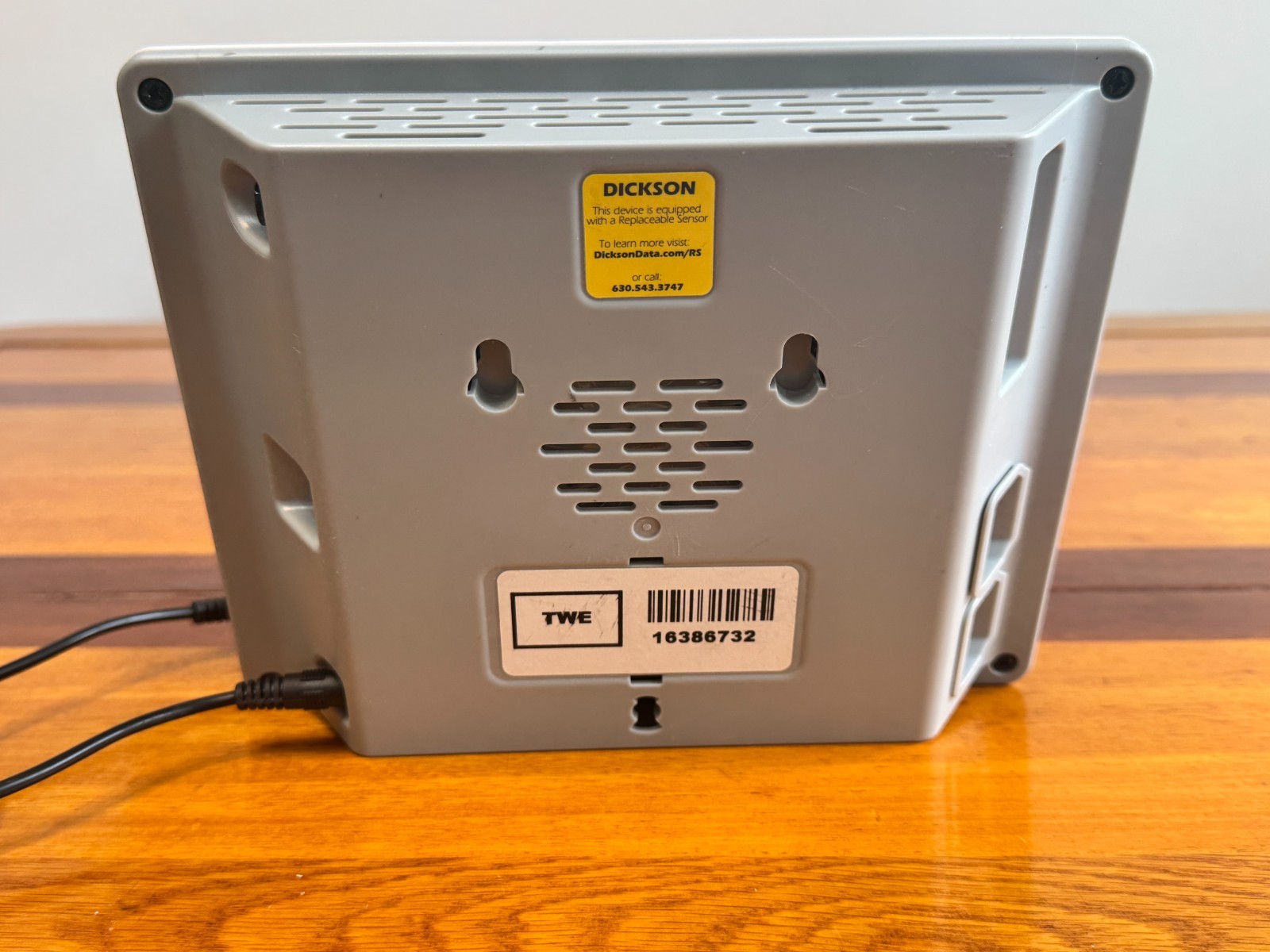 DICKSON ONE TOUCHSCREEN DATA LOGGER FOR TEMPERATURE AND HUMIDITY