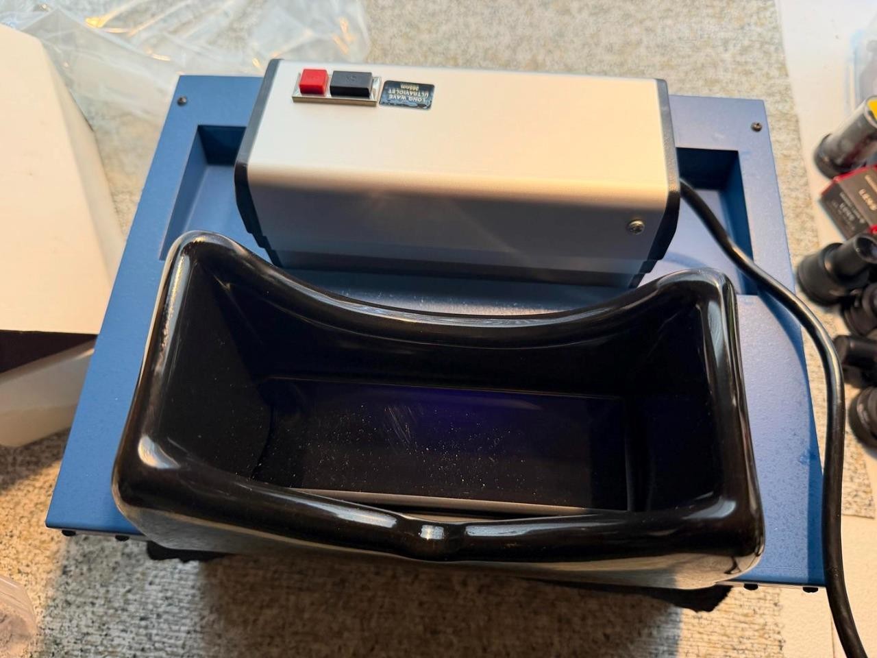 SpectroLine CM-10 Fluorescence Analysis Cabinet w EA-140 light – new in box!