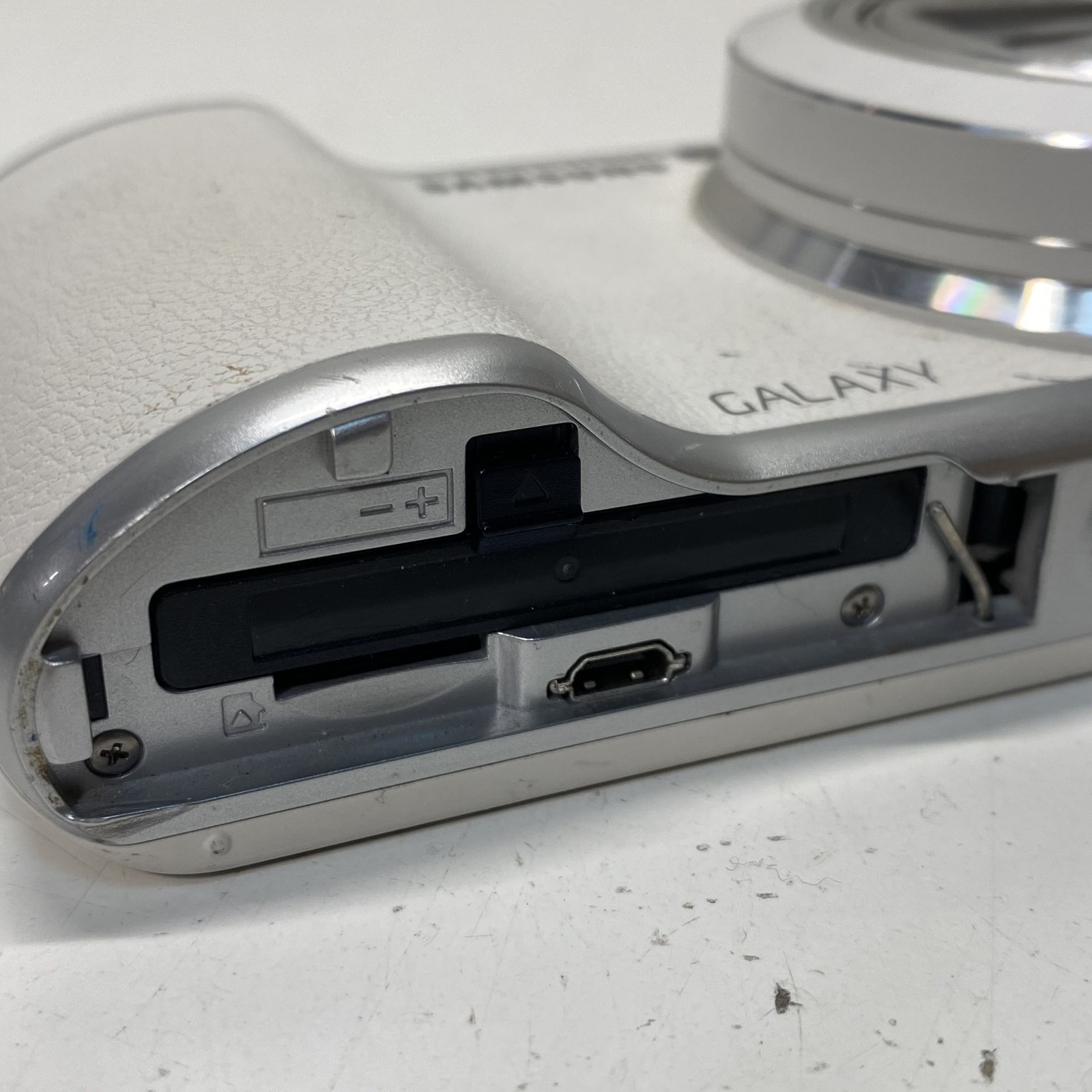 Samsung Galaxy Camera 2 EK-GC200 16.3MP 21x Optical Zoom White Android Tested