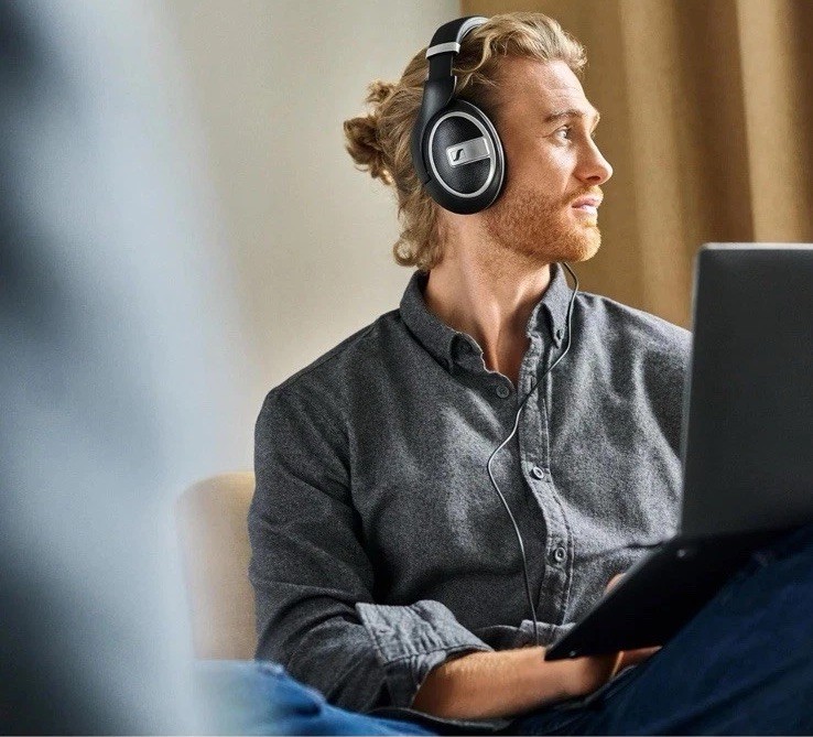 Sennheiser HD 599 – Open Headphones, Special Edition, Black, Wired