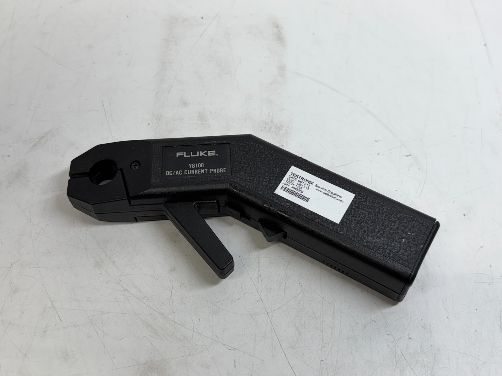 Fluke Y8100 DC/AC Current Probe 20A/200A NO CABLES