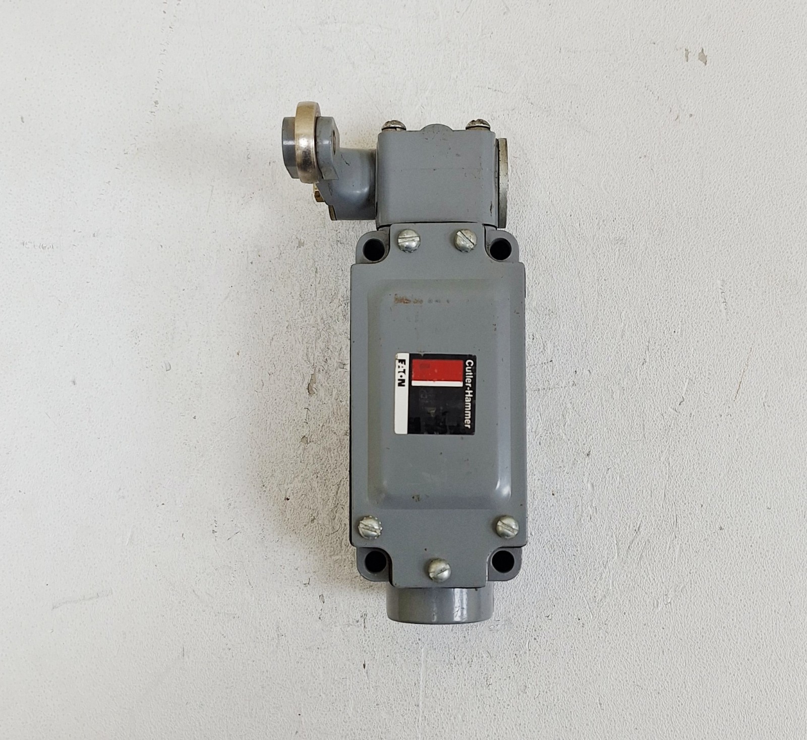 Cutler-Hammer 10316ED17 Roller Plunger S.P.D.T Limit Switch 600V