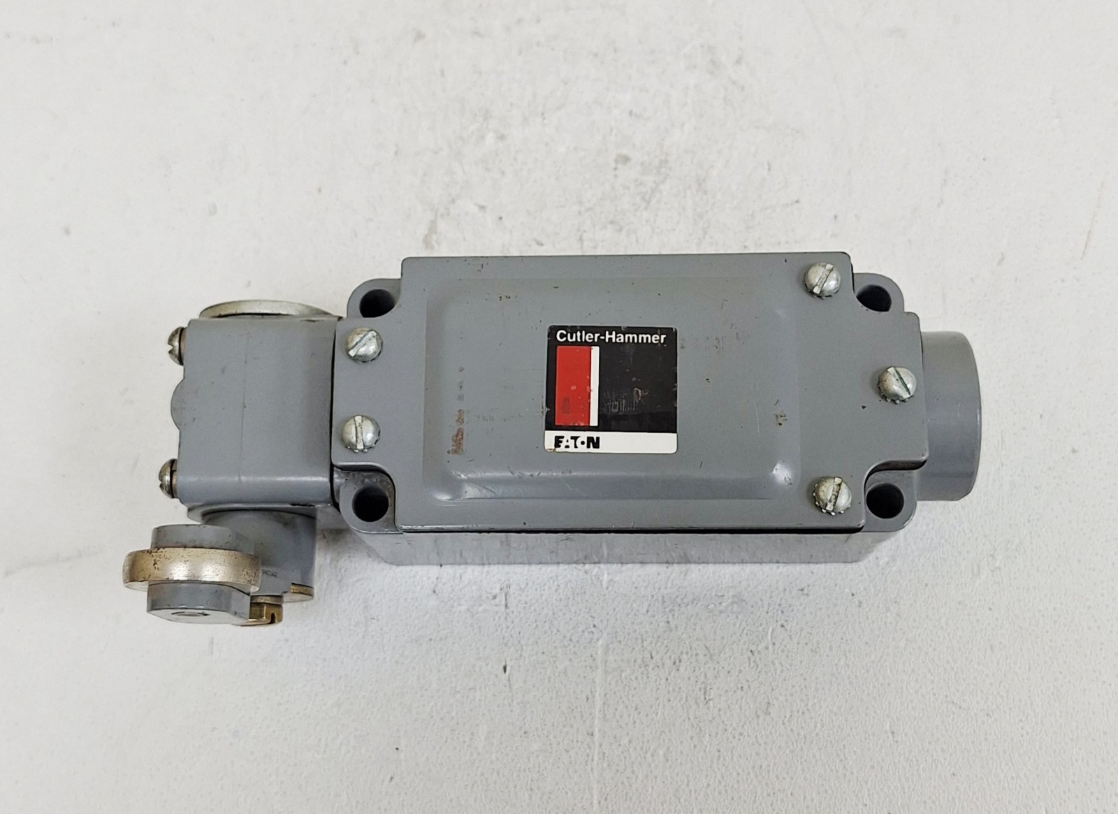 Cutler-Hammer 10316ED17 Roller Plunger S.P.D.T Limit Switch 600V