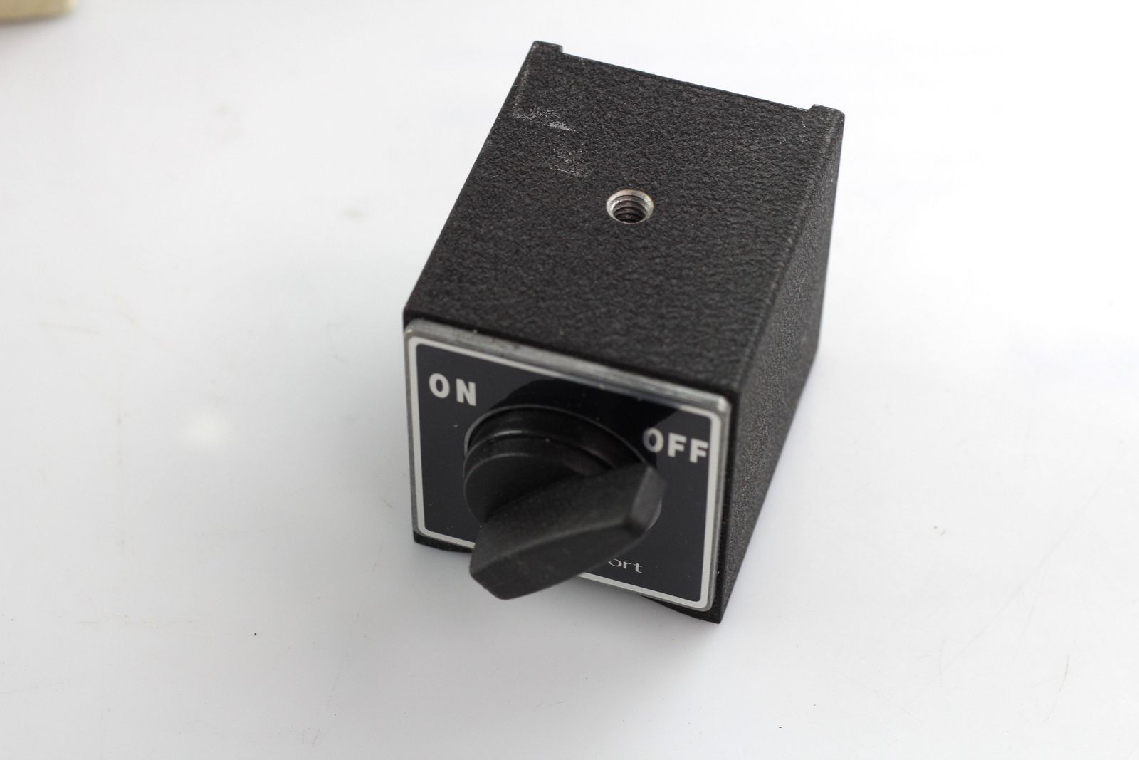 Newport Kinematic MB-2 Magnetic Base, 90 lb. Holding Force, 1/4-20 Thread