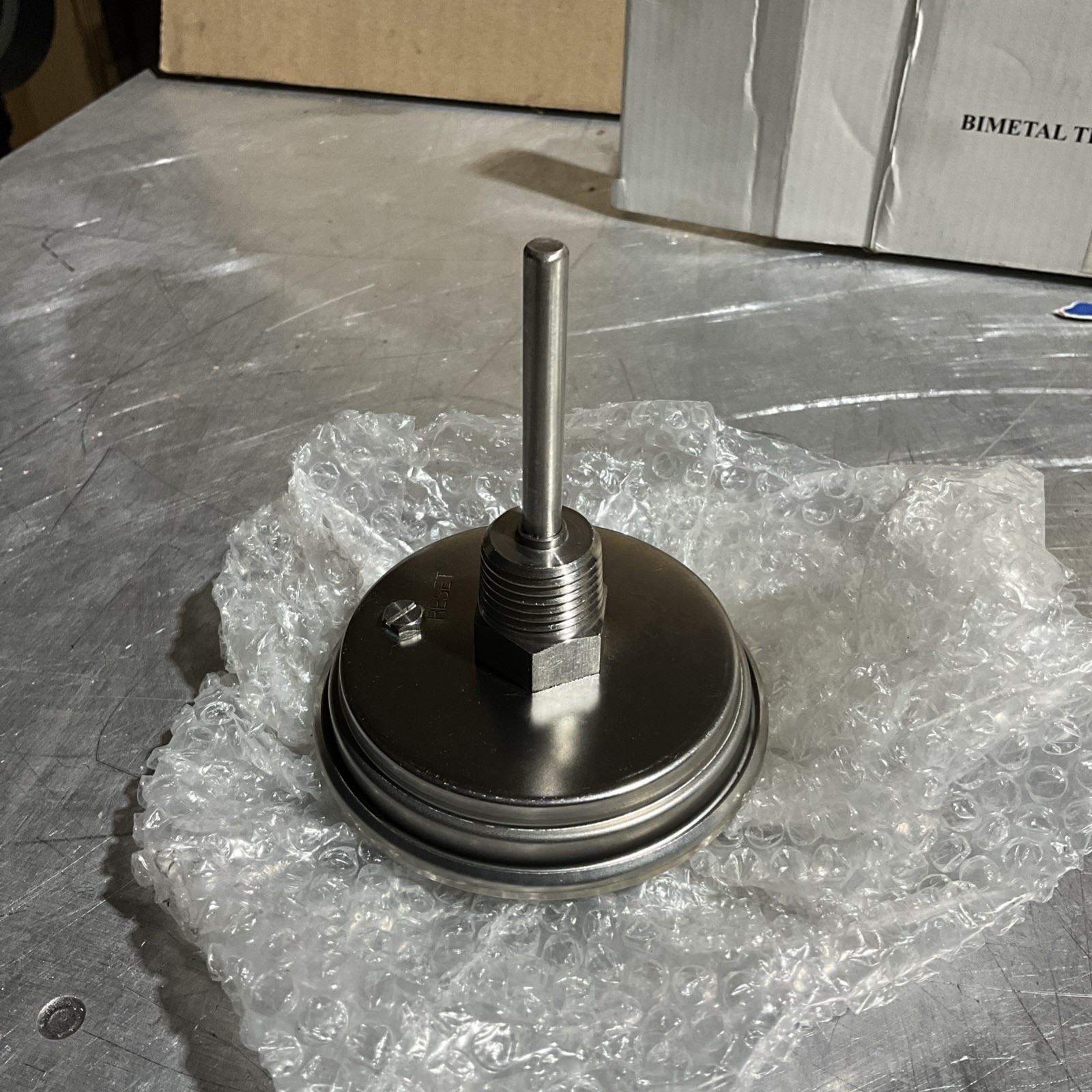 1NFY4 0° to 250°F/-20° to 120°C, 1/2 in NPT, 2.5 in Stem Lg, 3 in Dial Dia NOS