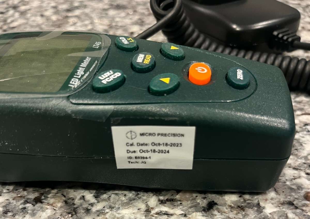 Extech LT45 LED Light Meter Lux Foot-Candle Calibrated with Case and Manual