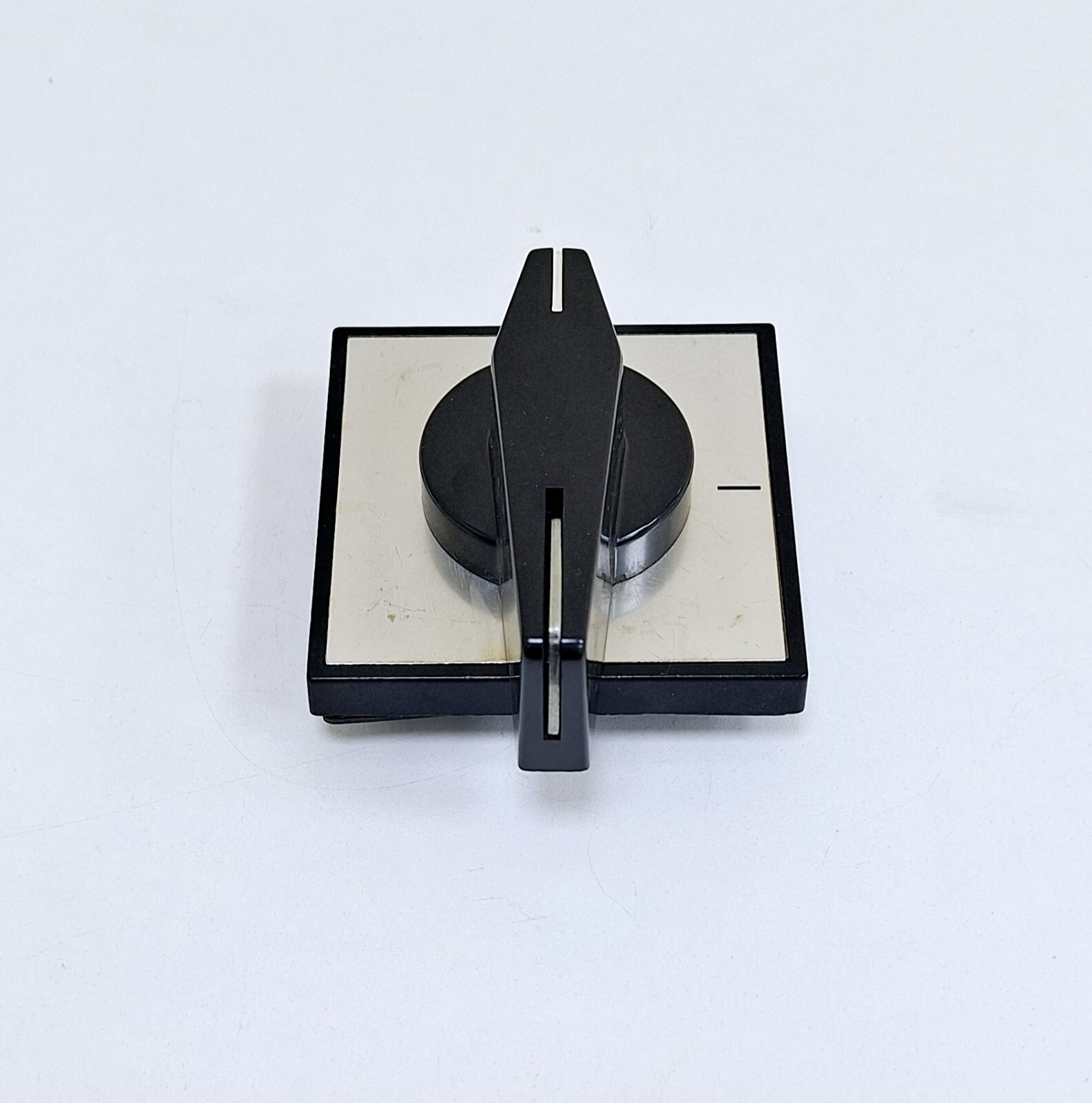Siemens 8UC4 / 204-0LB01 MCC Type Handle Mechanism