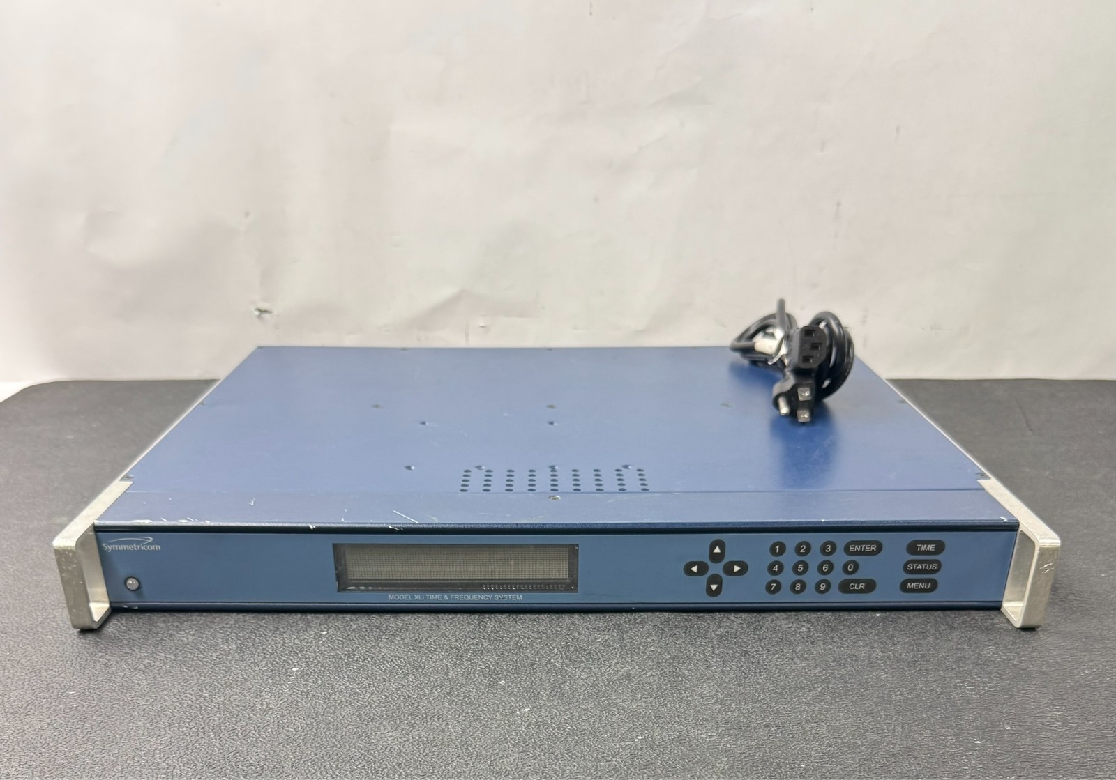 Symmetricom 1510-602 XLi Time & Frequency System 87-8028 GPS Receiver – No Ears