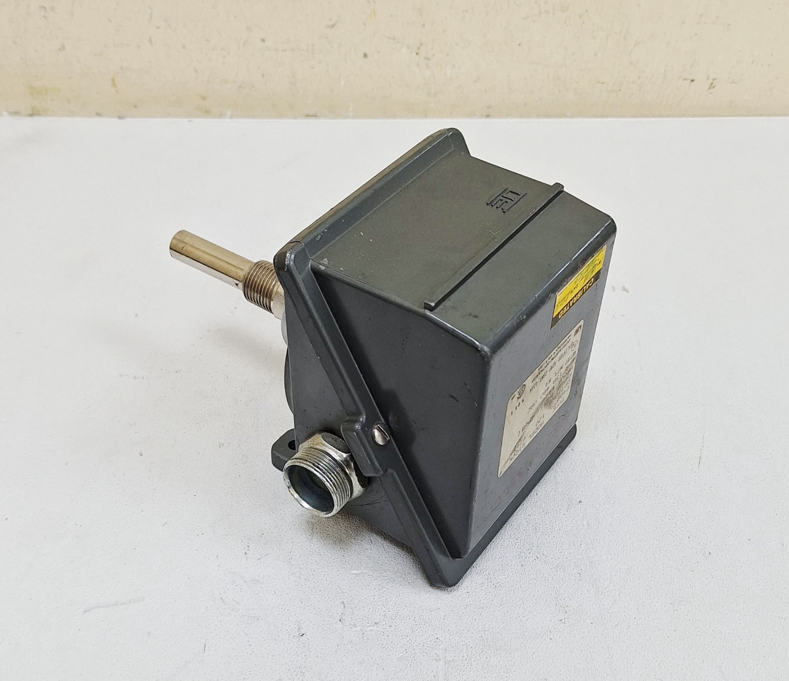 United Electric C402 / 120 Temperature Switch 0-225F / -15+105C