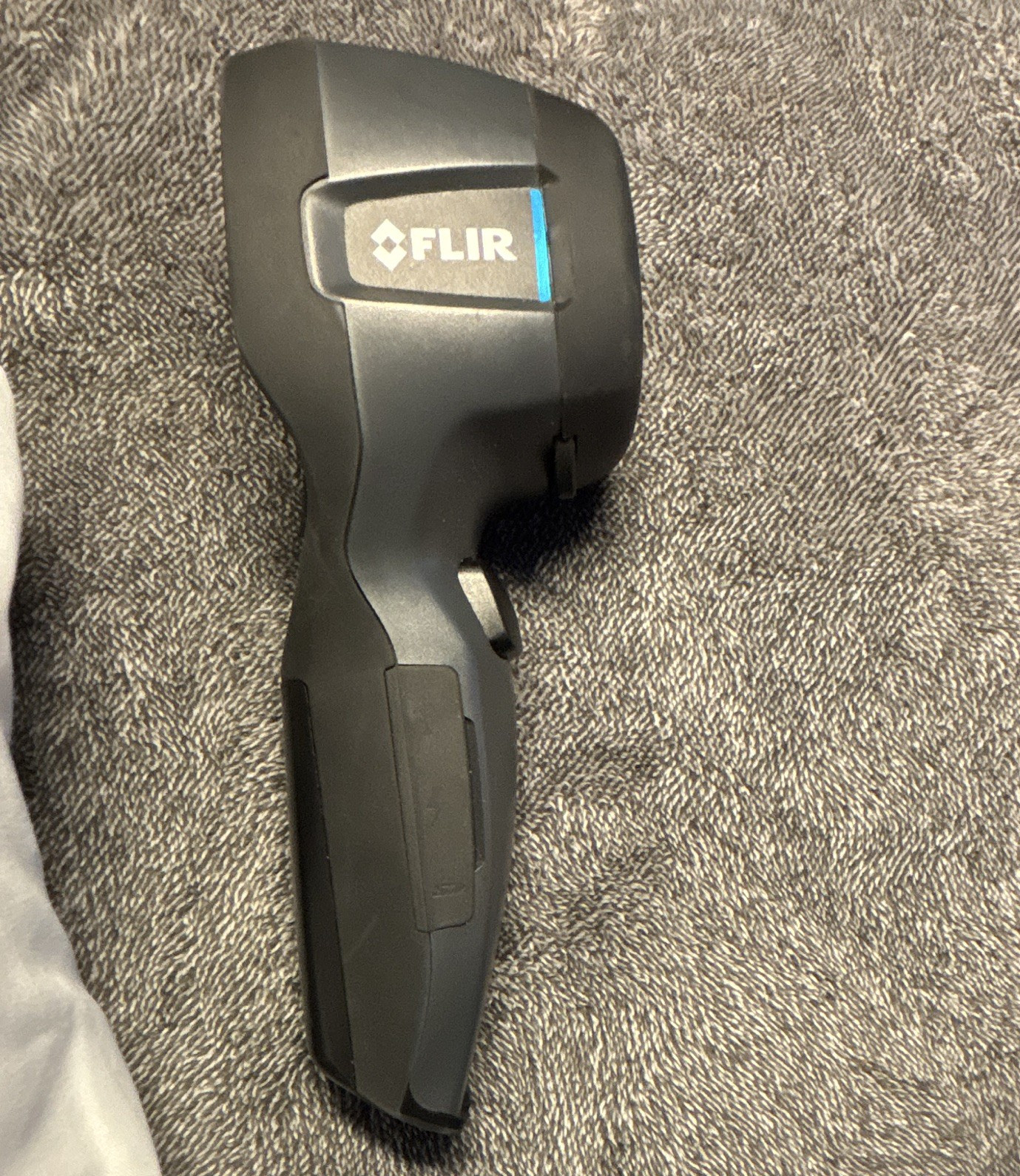 FLIR Handheld Thermal Imaging Infrared Camera with microSD Adapter