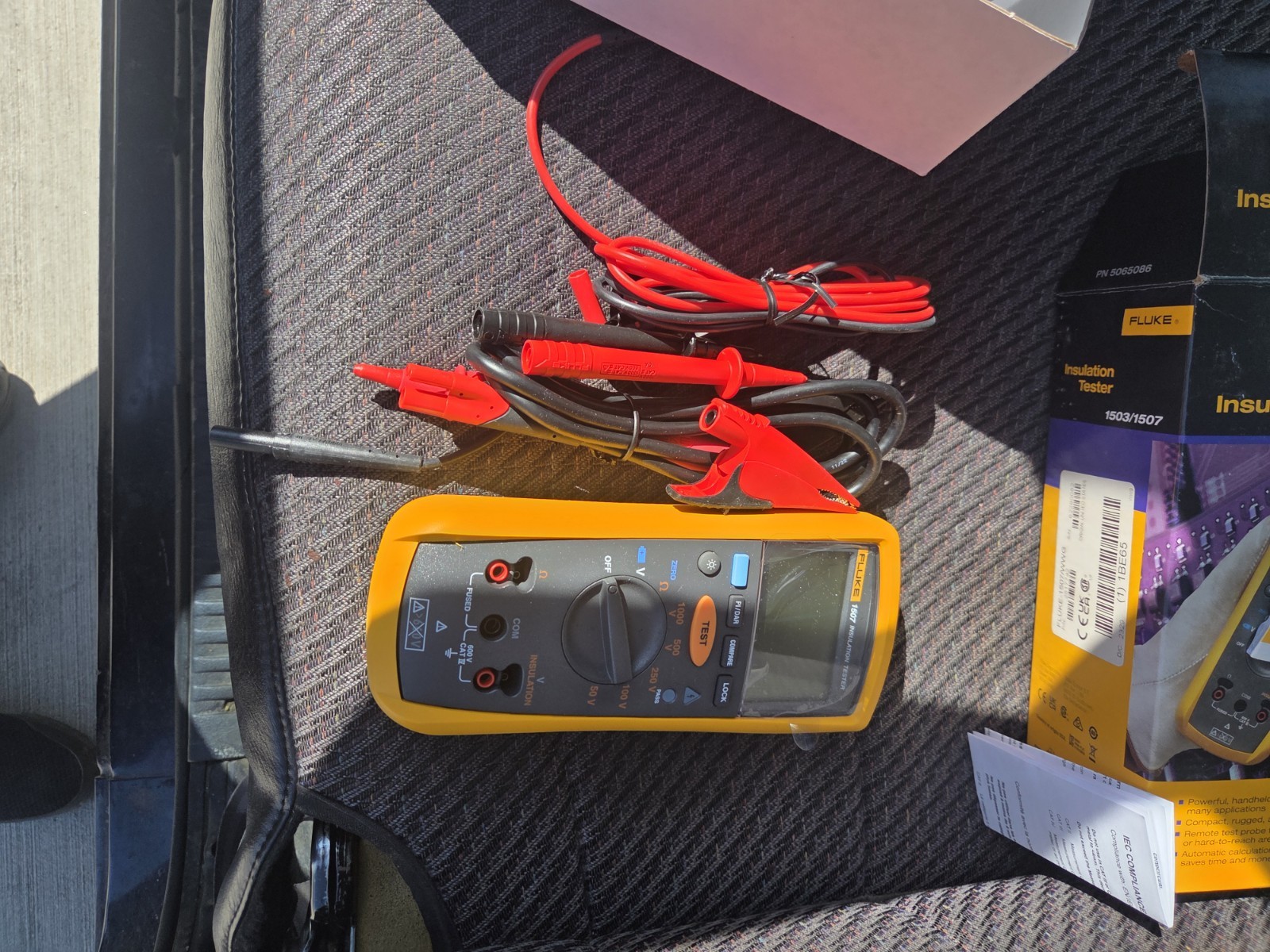 Fluke 1507 CAT IV Insulation Tester DMM 1000V 4000 Count w/ Leads & Box