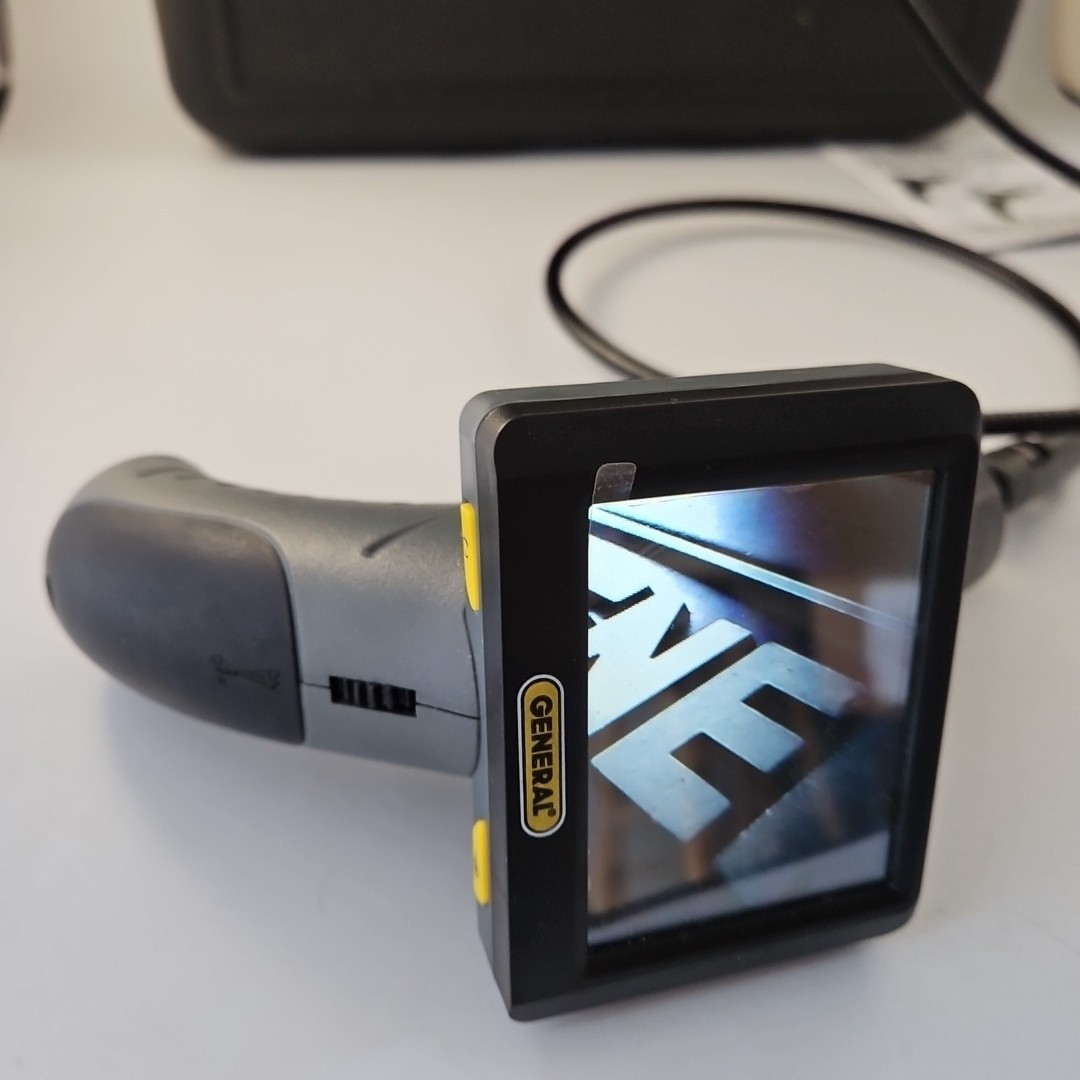 General – Camera Borescope 3.5 In. Screen & 9mm Probe DCS300-09