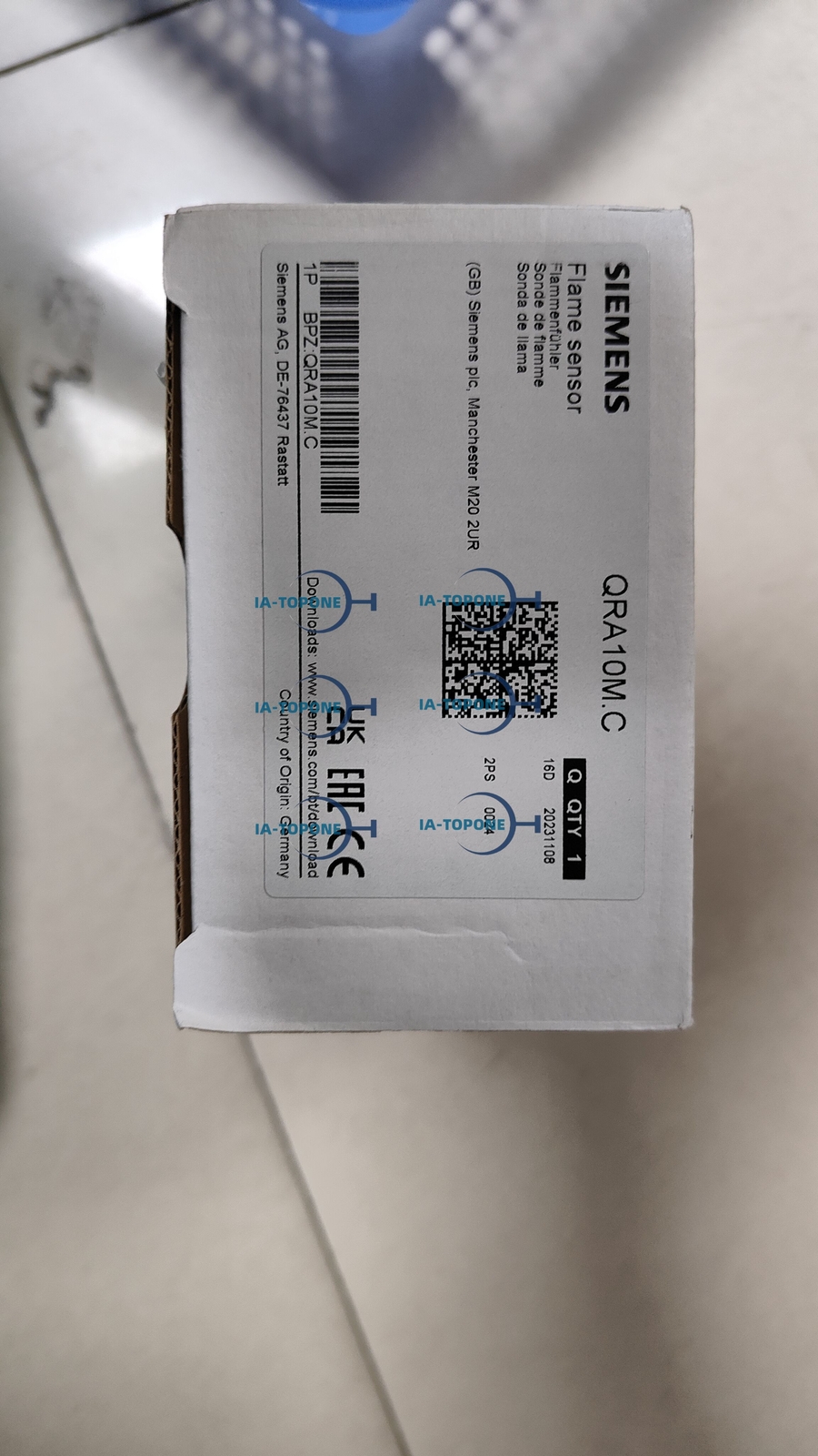 One Brand New Siemens QRA10M.C with One Year Warranty US Free tax