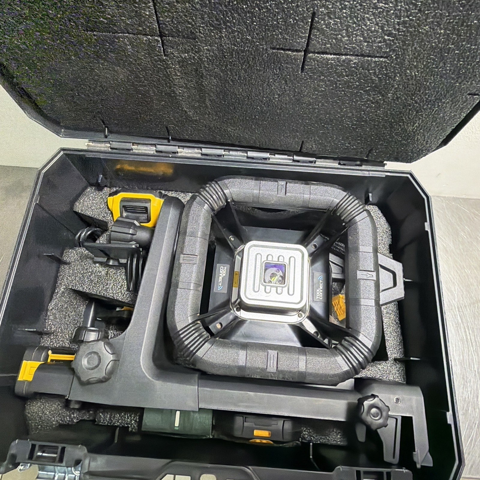 DEWALT DW080LGS 20V MAX Cordless Tool Connect Green Tough Rotary Laser Level Kit