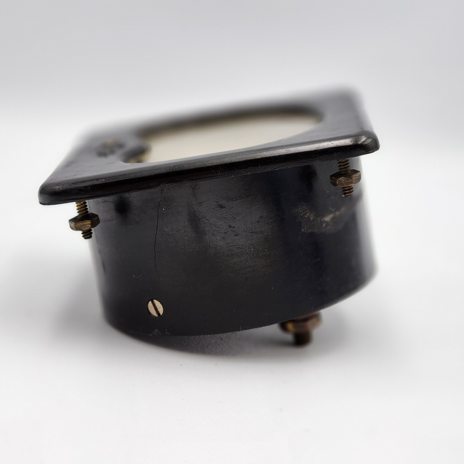 UNBRANDED PANEL MOUNTED VOLTS METER. (UNTESTED)