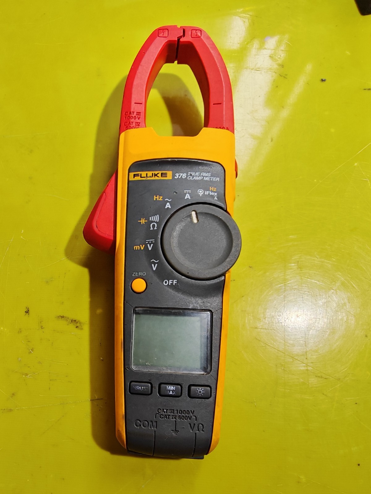Fluke 376 True‑RMS Clamp Meter, screen cracked (unit‑only).Item fully functional