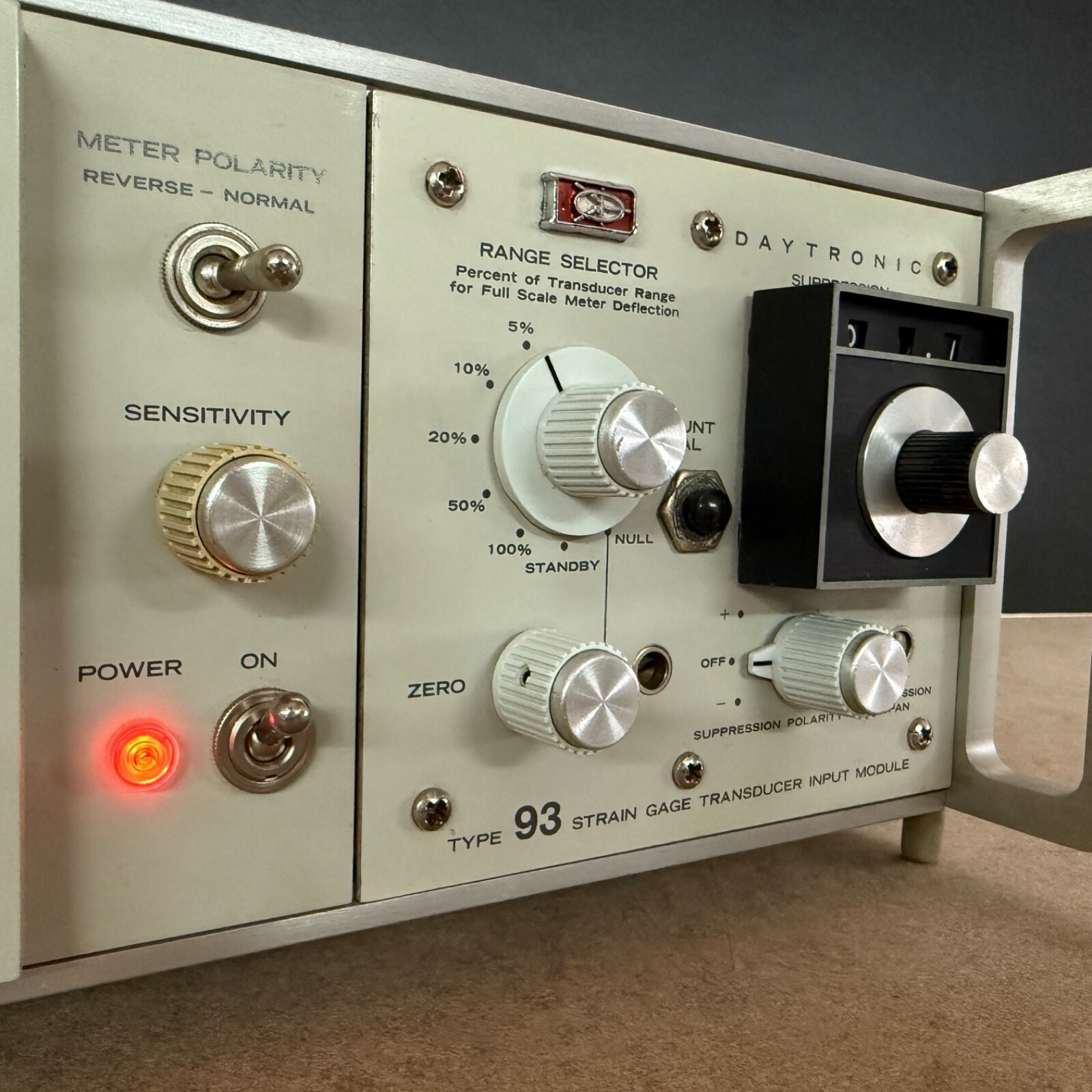 Daytronic 300D Transducer Amplifier System with Galvanometer and Strain Gage