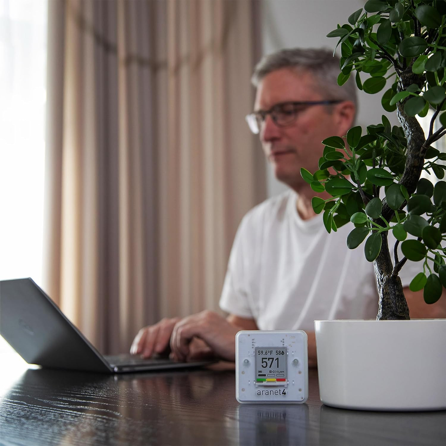 SAF Aranet4 Home: Wireless Indoor Air Quality Monitor for Office or White