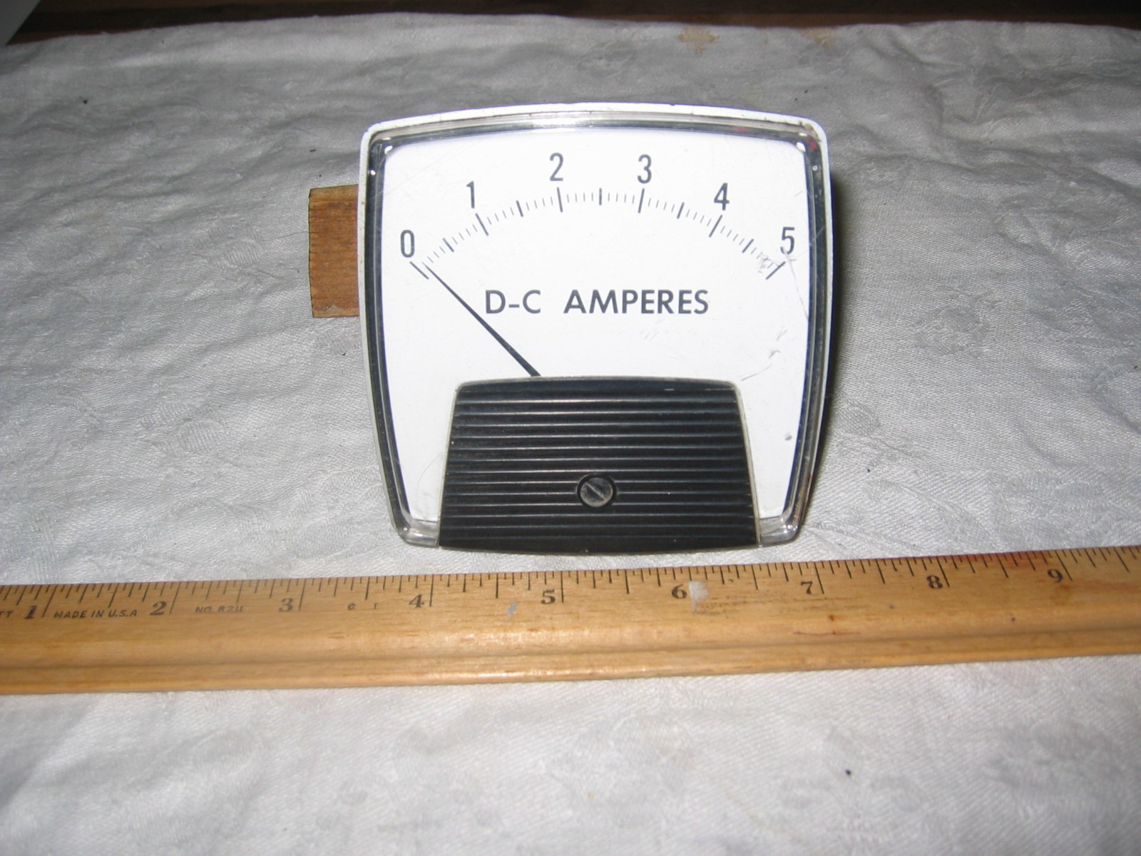 General Electric D-C Amperes Gauge 0-5 approx. 3.5″