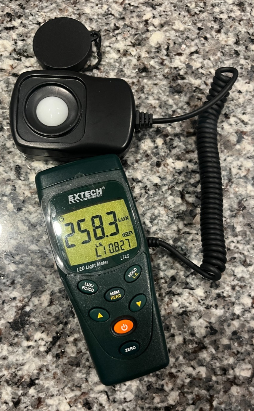 Extech LT45 LED Light Meter Lux Foot-Candle Calibrated with Case and Manual