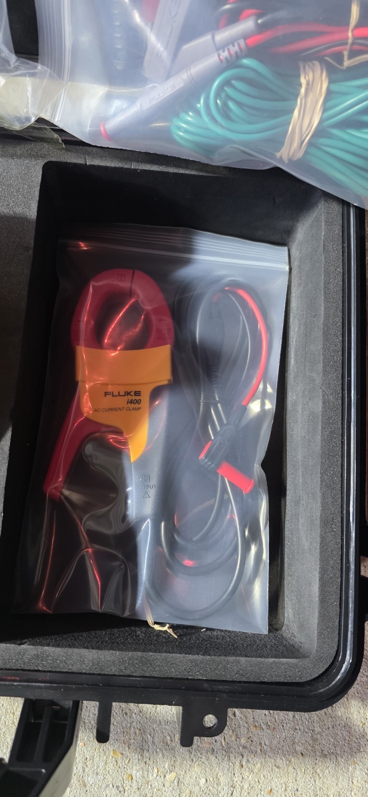 Fluke 2000T Wire Tracer Kit w/ i400 AC Current Clamp, CAT III, 1000V Case