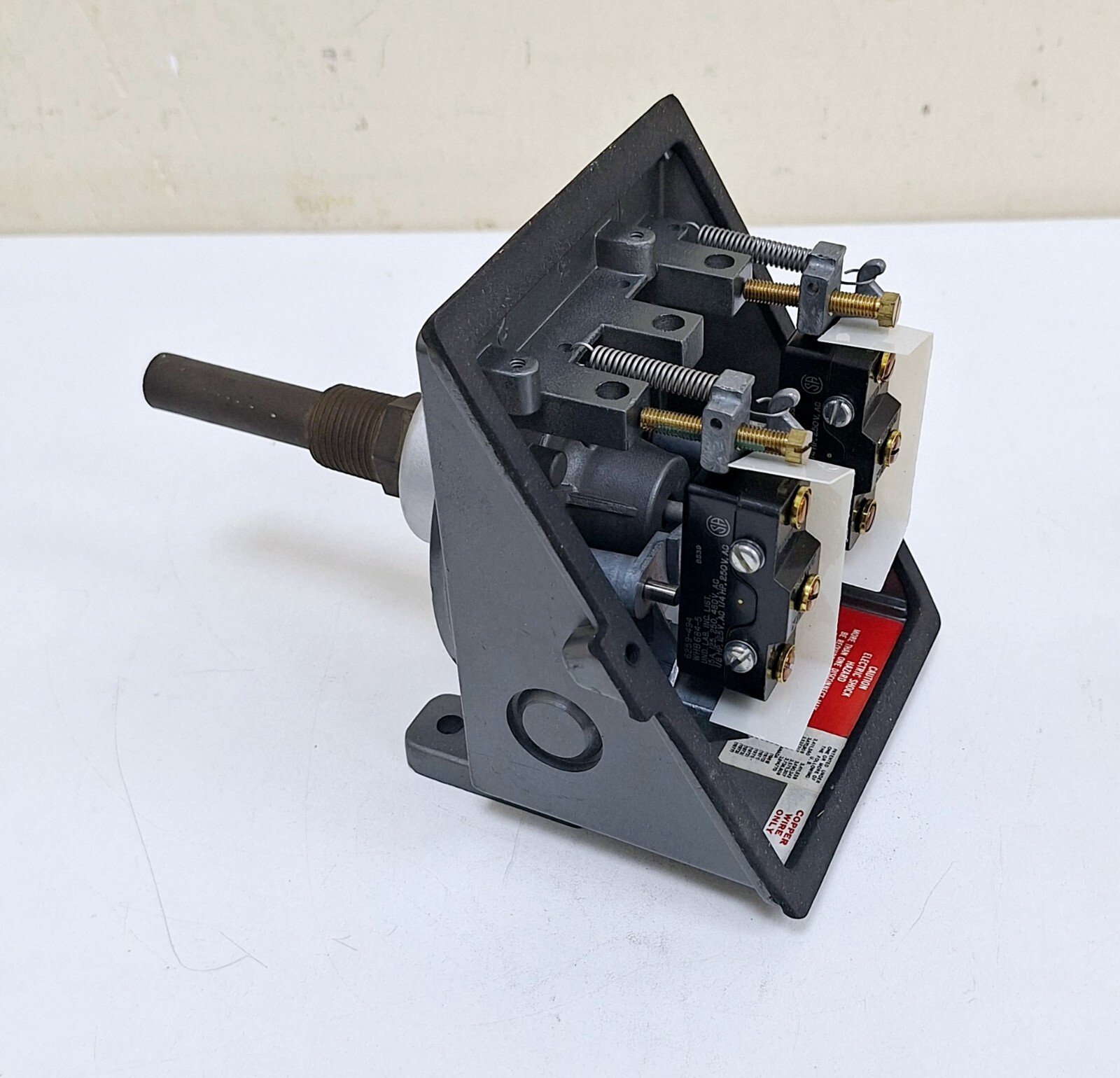 United Electric C402 / 120 Pressure Switch C402-120