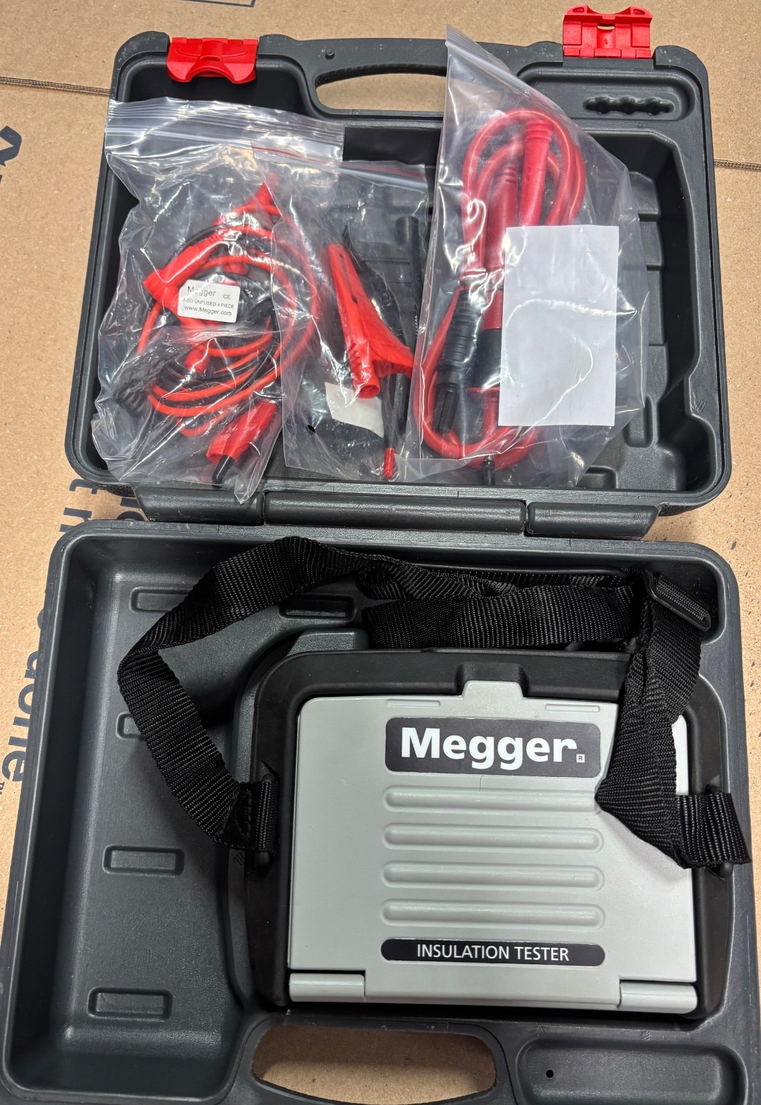 Megger MIT330 – Analog/Digital Insulation Tester, 250/500/1000 V