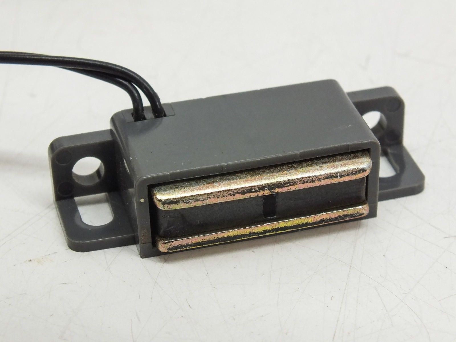 Unbranded Magnetic Proximity Sensor Reed Switch w/ Mounting Bracket Long Cable