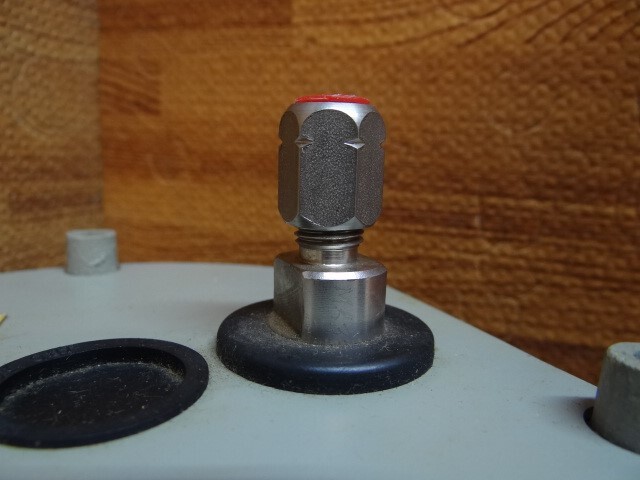 4 1/2″ Taylor Pressure Gauge 1000-3000 psi Set Pointer LB 1/4″ Bite Connection