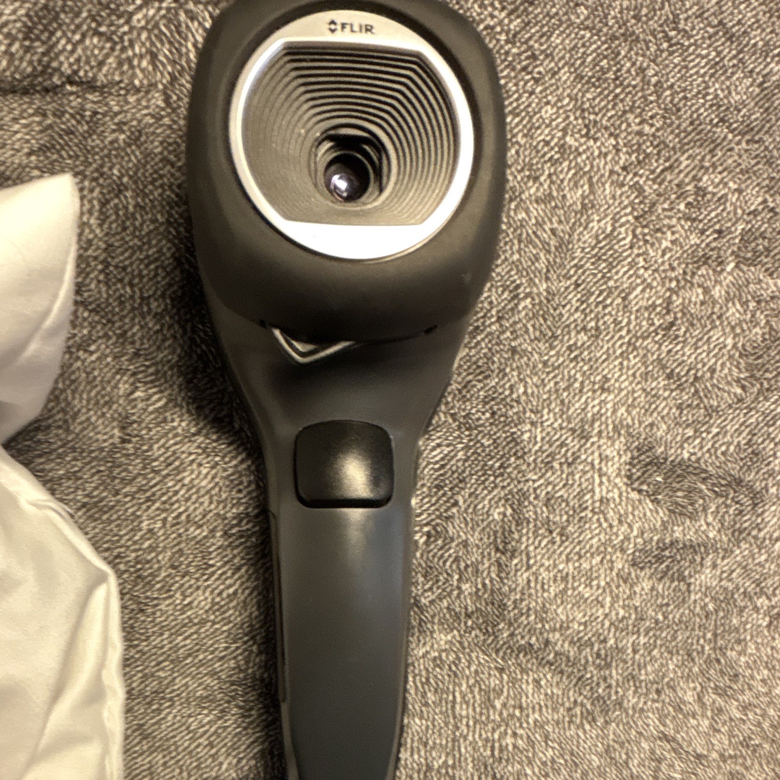 FLIR Handheld Thermal Imaging Infrared Camera with microSD Adapter