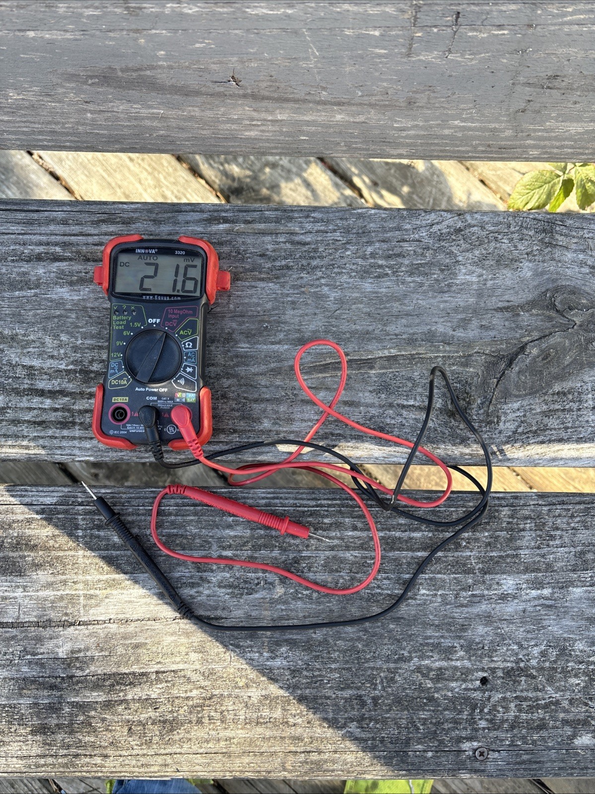 Innova Auto Ranging Digital Multimeter Model #3320 Works Great