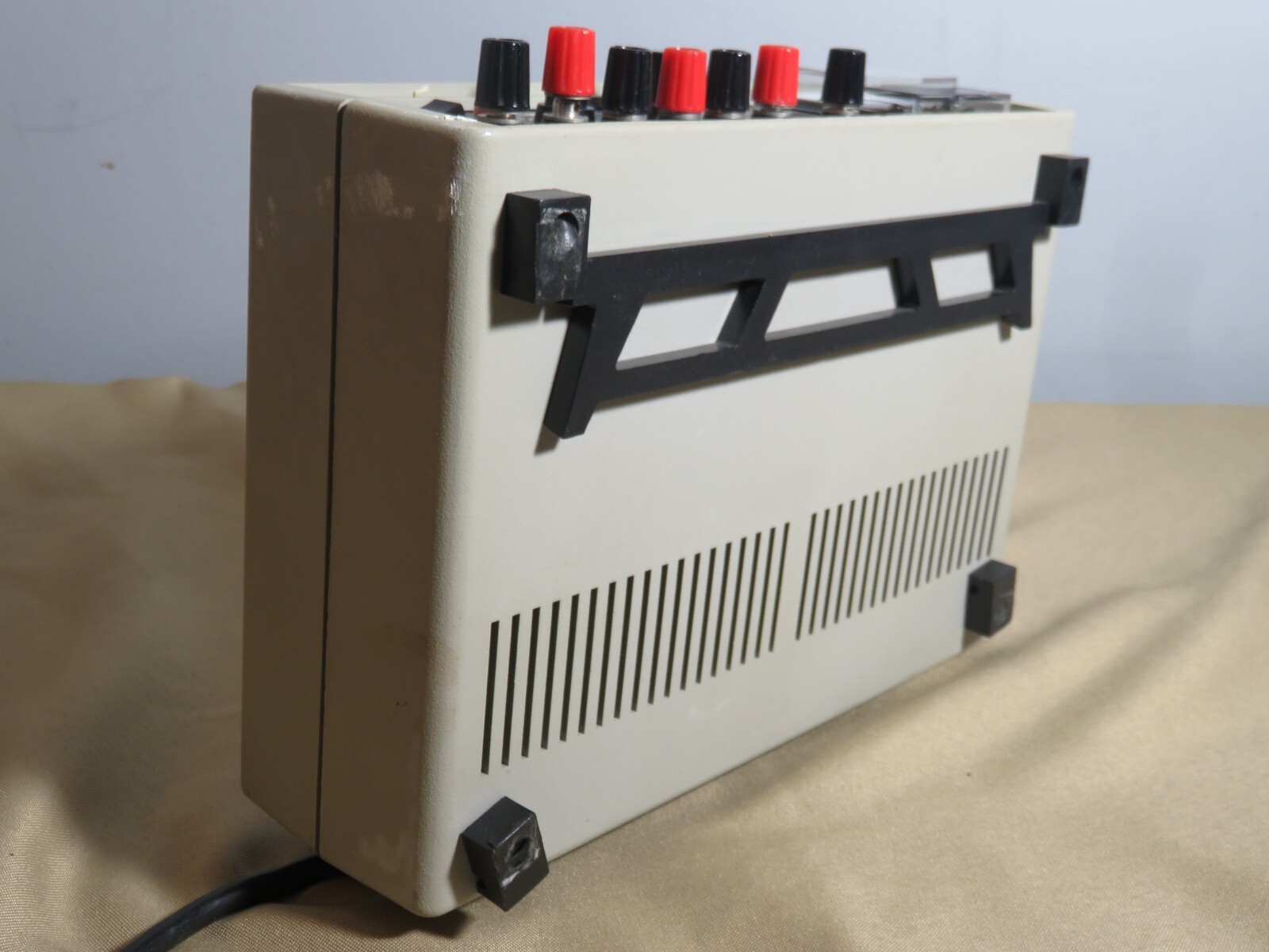 Global Specialities Model: 1300 Power Supply 5V@1A 0-20V@1/4A