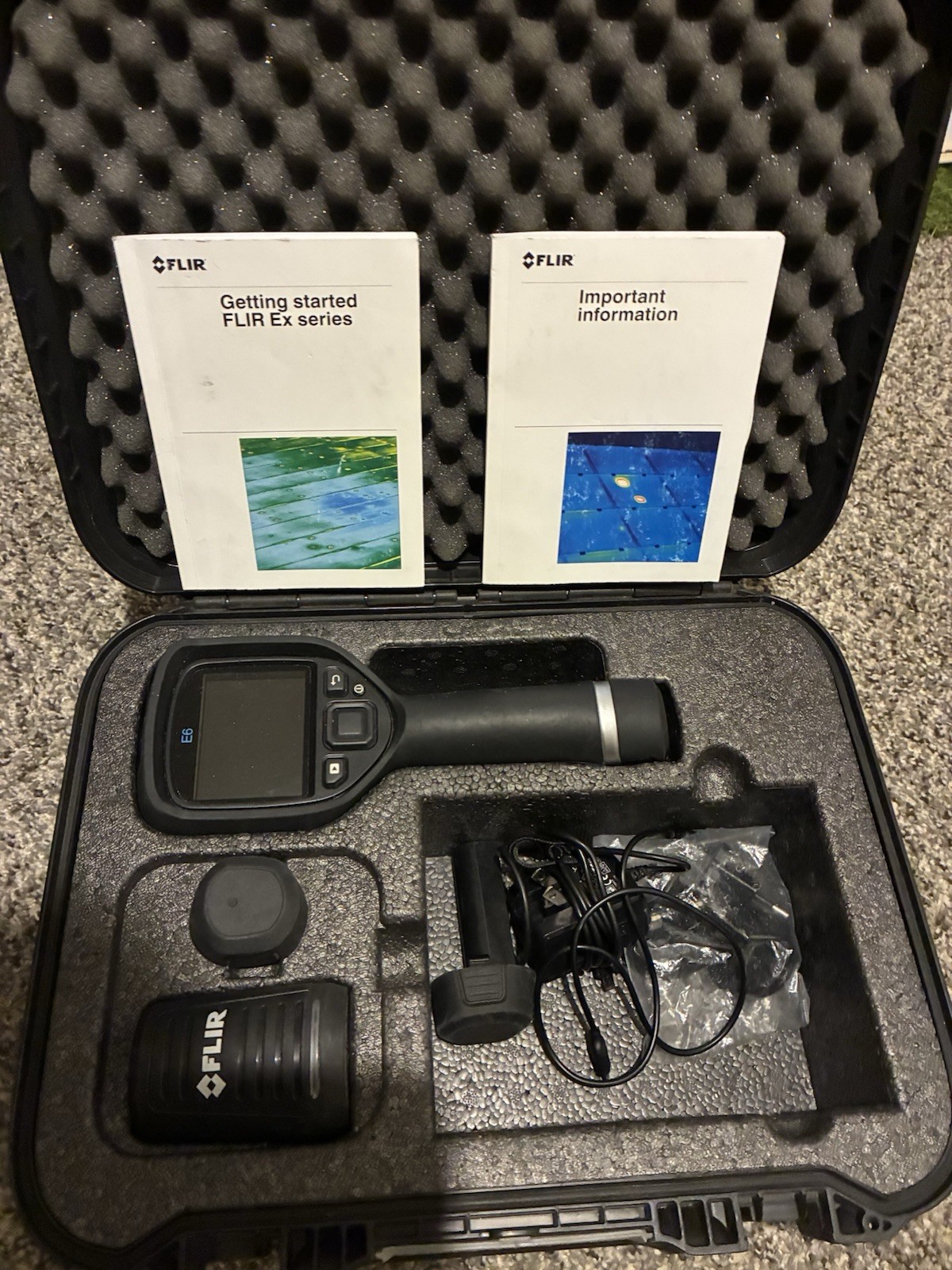 FLIR E6 Handheld Thermal Imaging Infrared Camera Kit w/ Case, Manuals, Charger