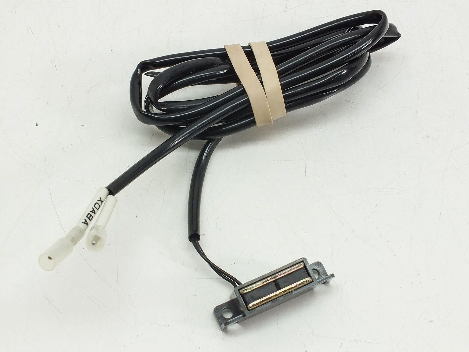 Unbranded Magnetic Proximity Sensor Reed Switch w/ Mounting Bracket Long Cable