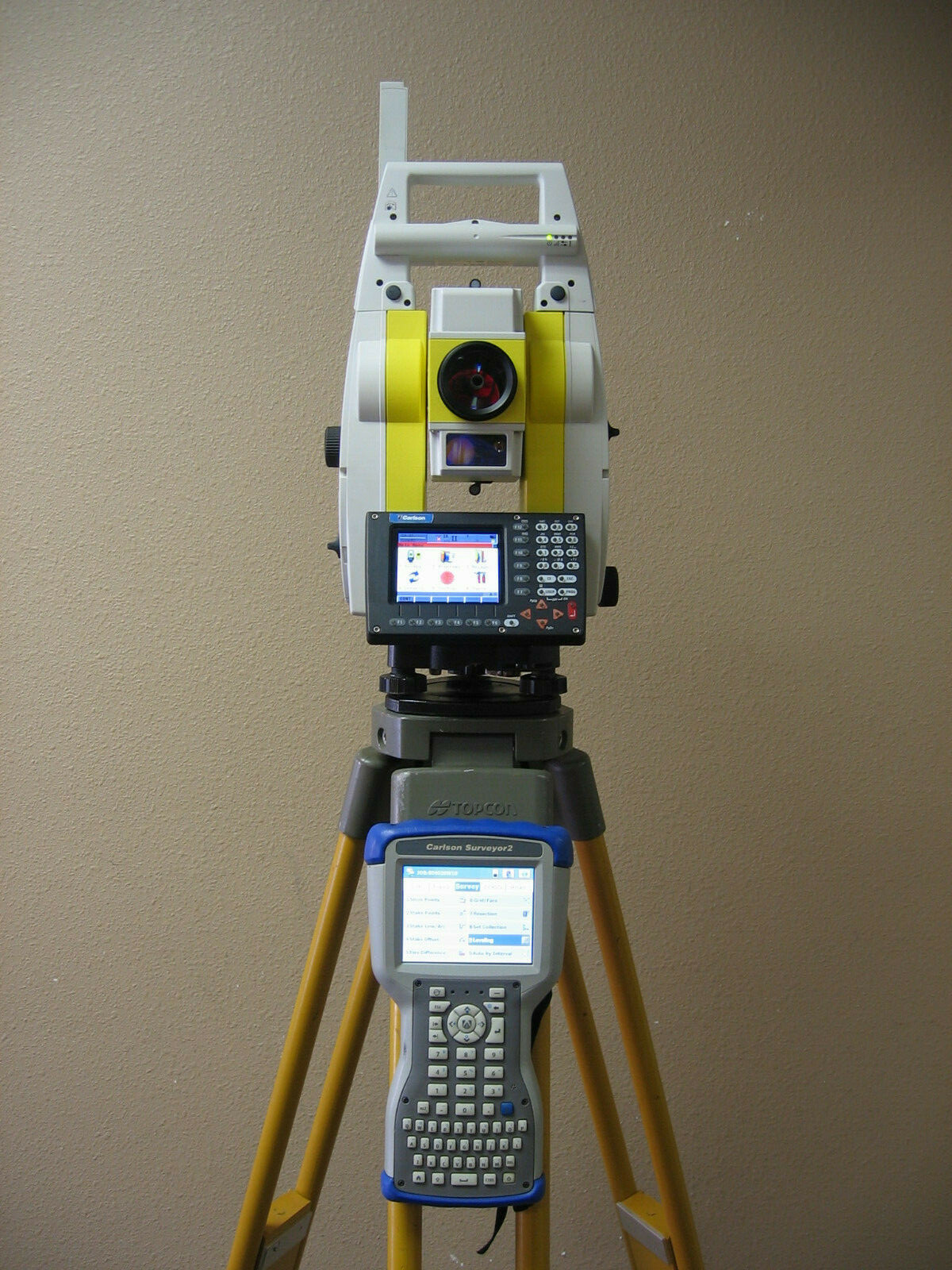 LEICA GEOMAX ZOOM80 CARLSON CR2 2″ PRISMRLESS ROBOTIC TOTAL STATION / SURVEYOR2