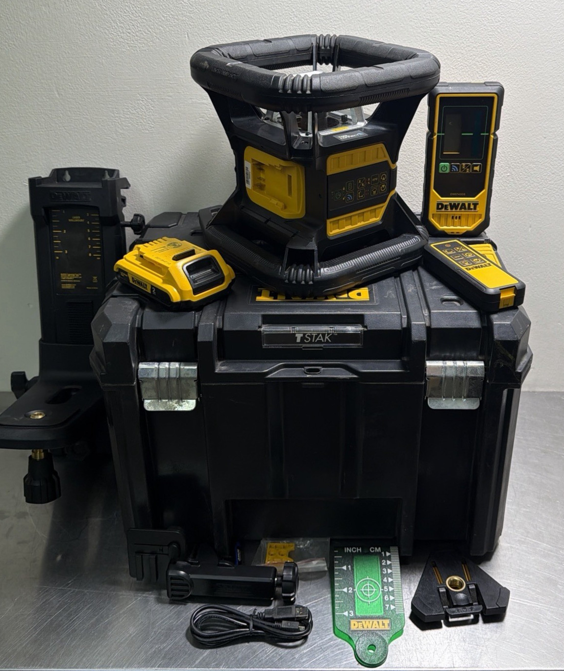 DEWALT DW080LGS 20V MAX Cordless Tool Connect Green Tough Rotary Laser Level Kit