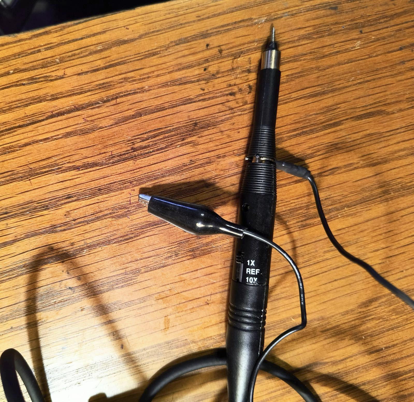 Unbranded Oscilloscope Probe with Lead 1x ref 10x switch